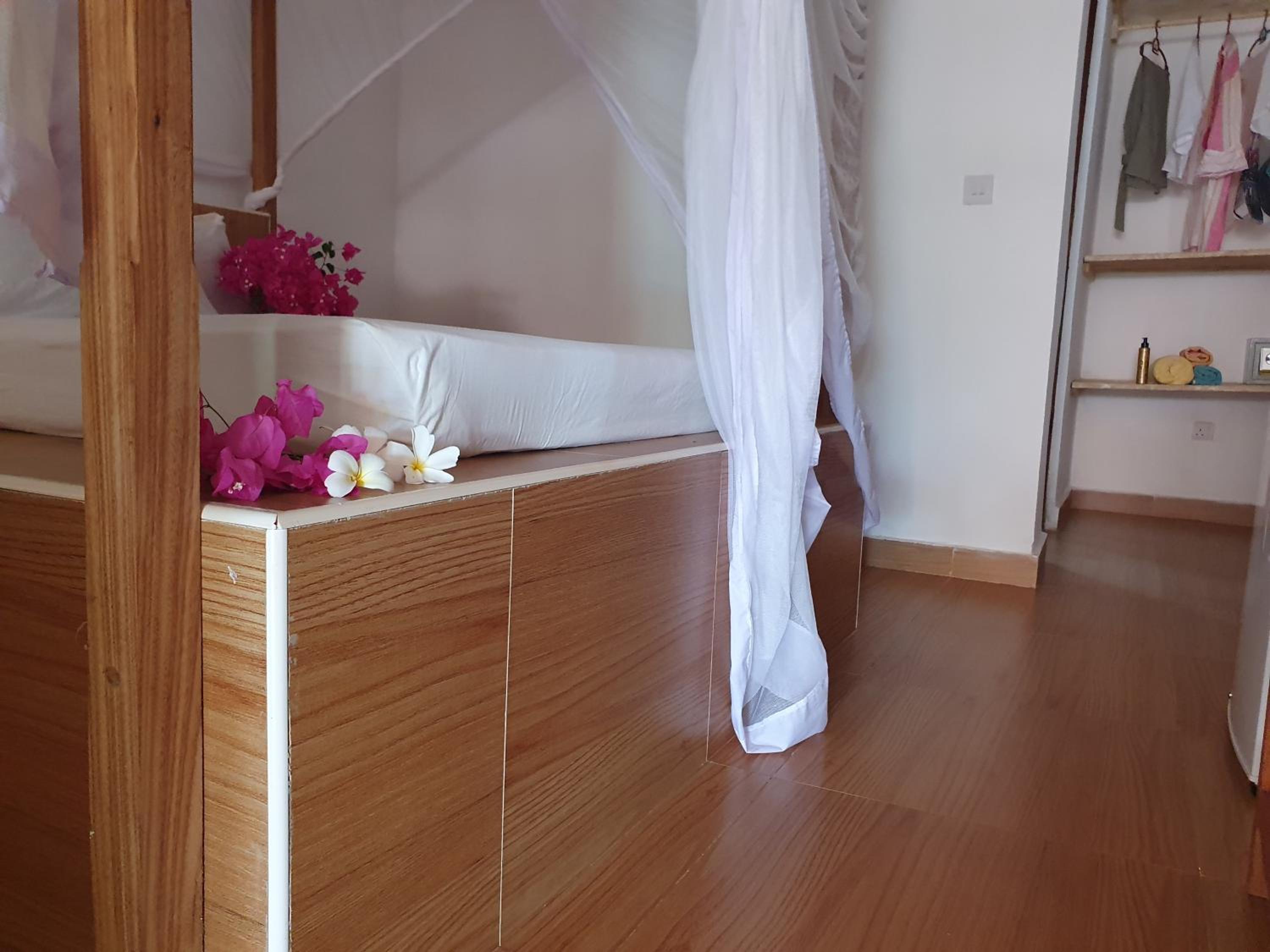 Deluxe Double Room - Photo 12