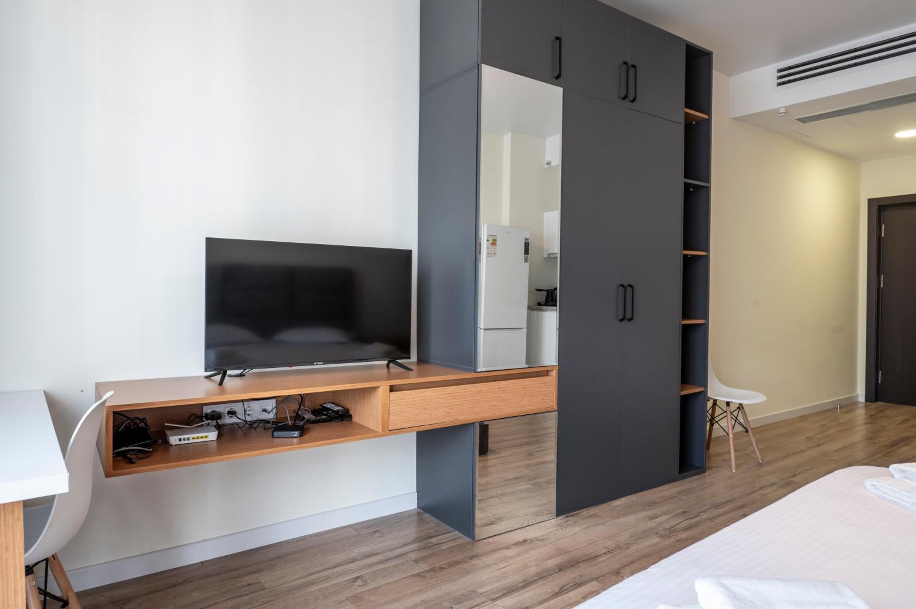 Double Room with Balcony - Photo 18