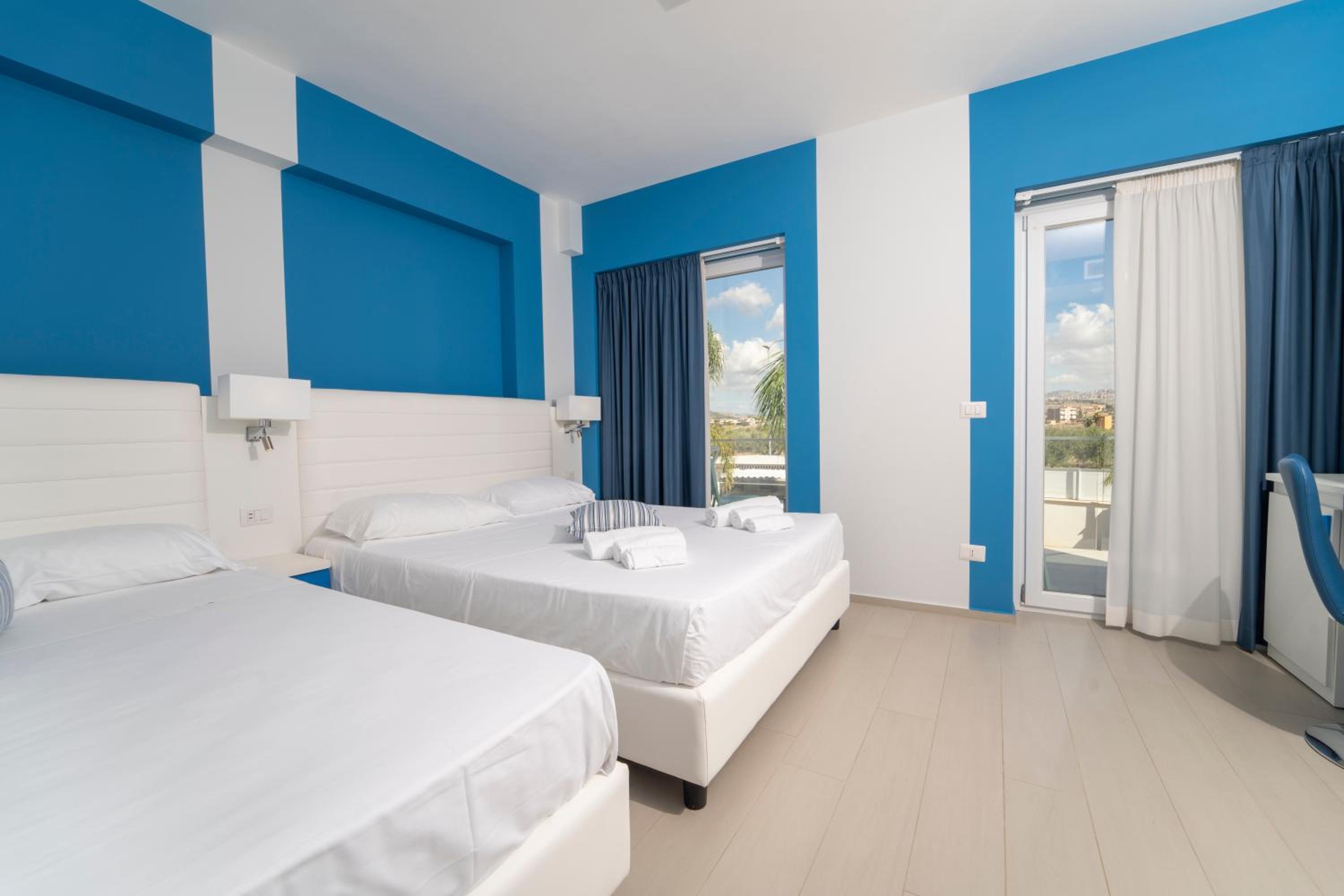 Deluxe Double Room with Balcony - Photo 1