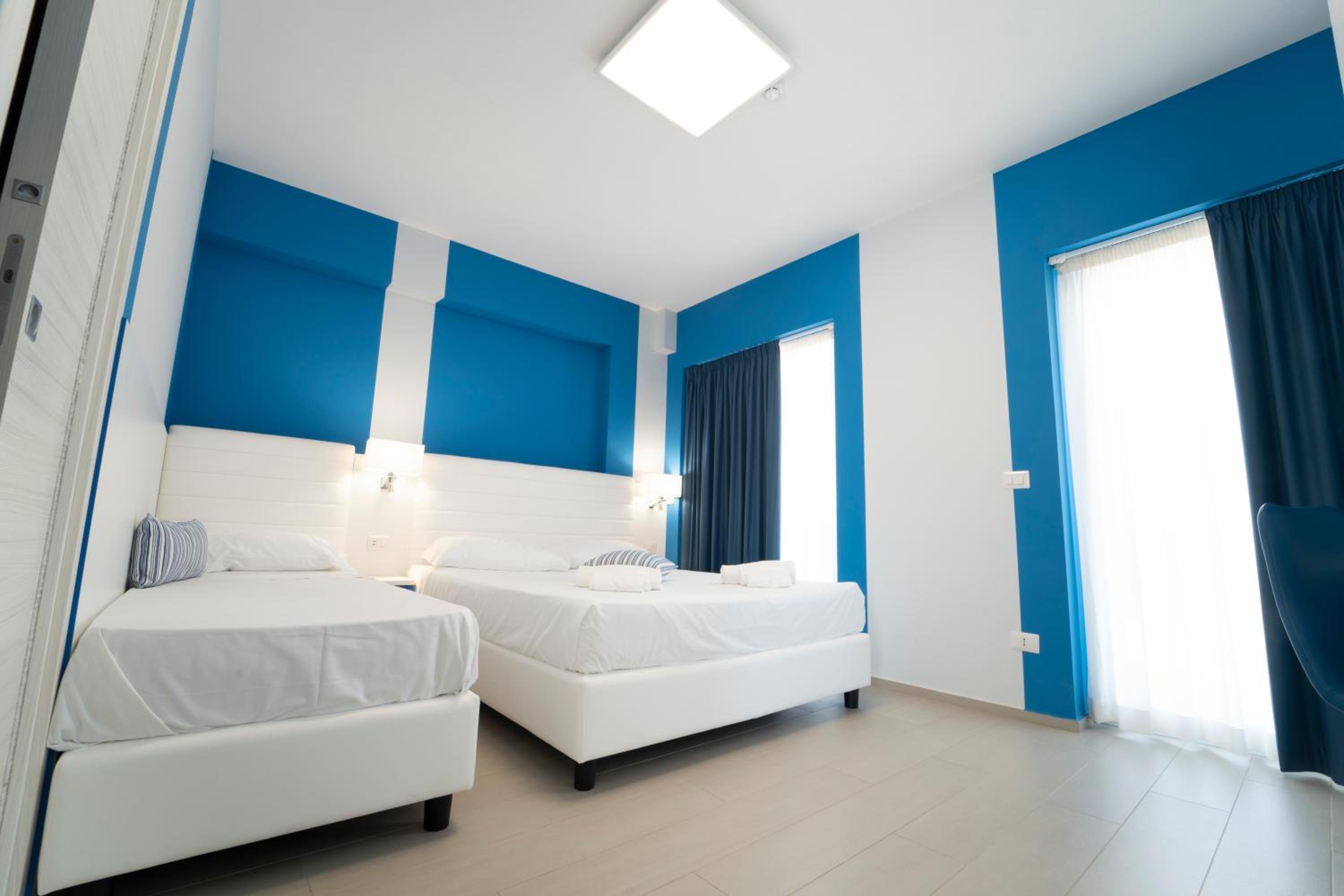 Deluxe Double Room with Balcony - Photo 22