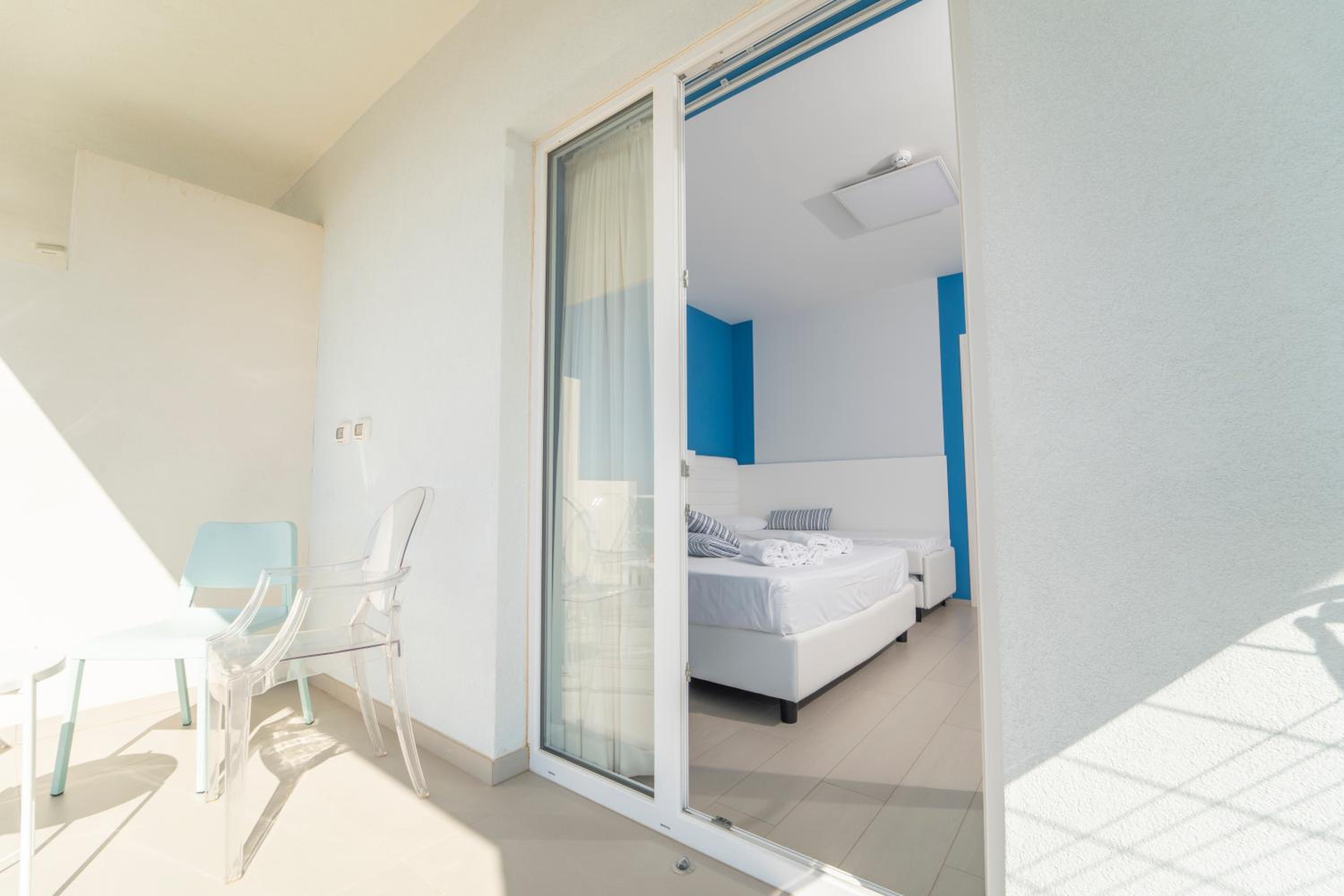 Deluxe Double Room with Balcony - Photo 24