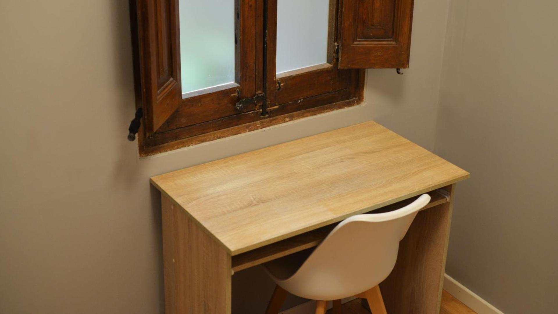 Single Room with Shared Bathroom photo 2