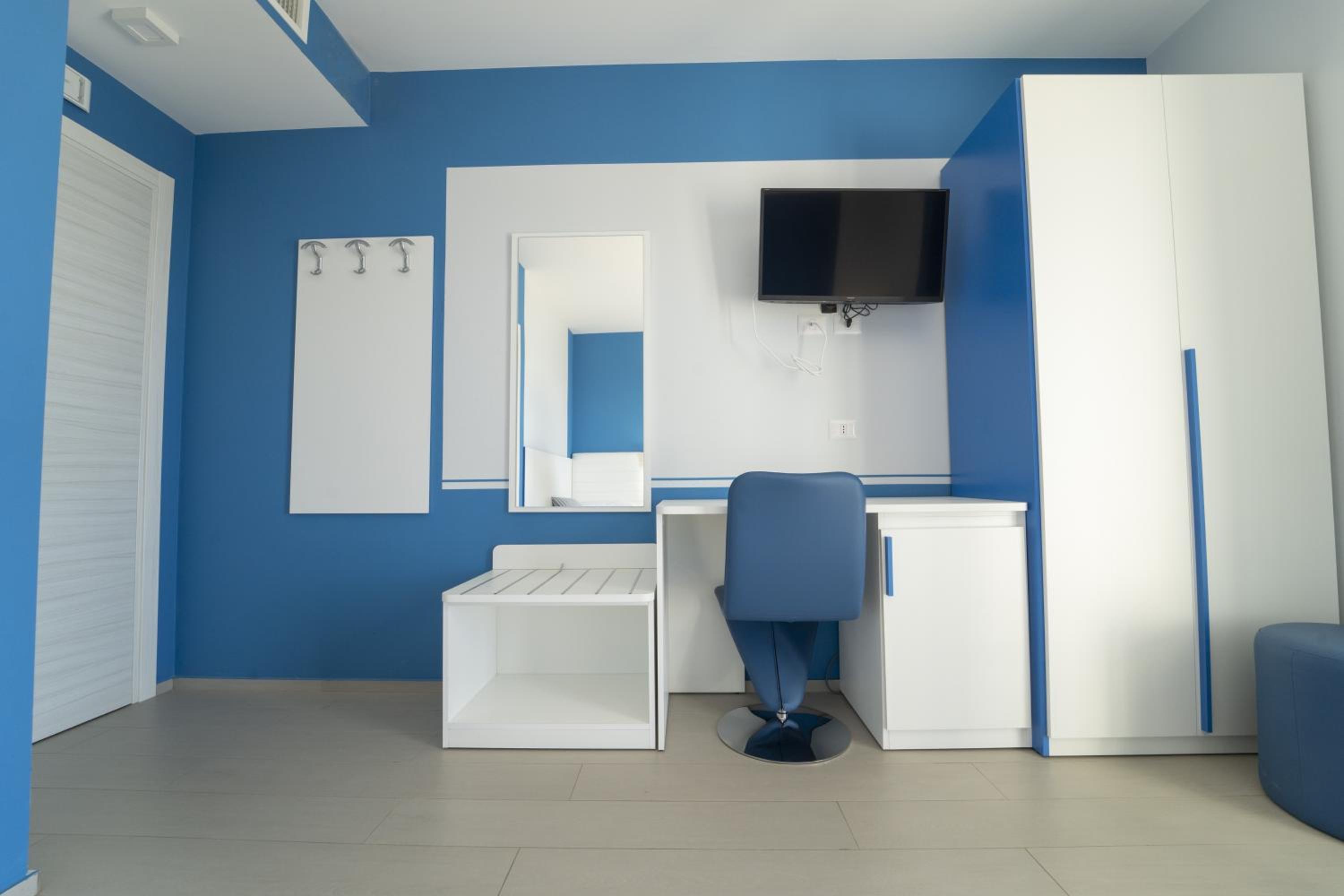 Deluxe Double Room with Balcony and Sea View - Photo 1
