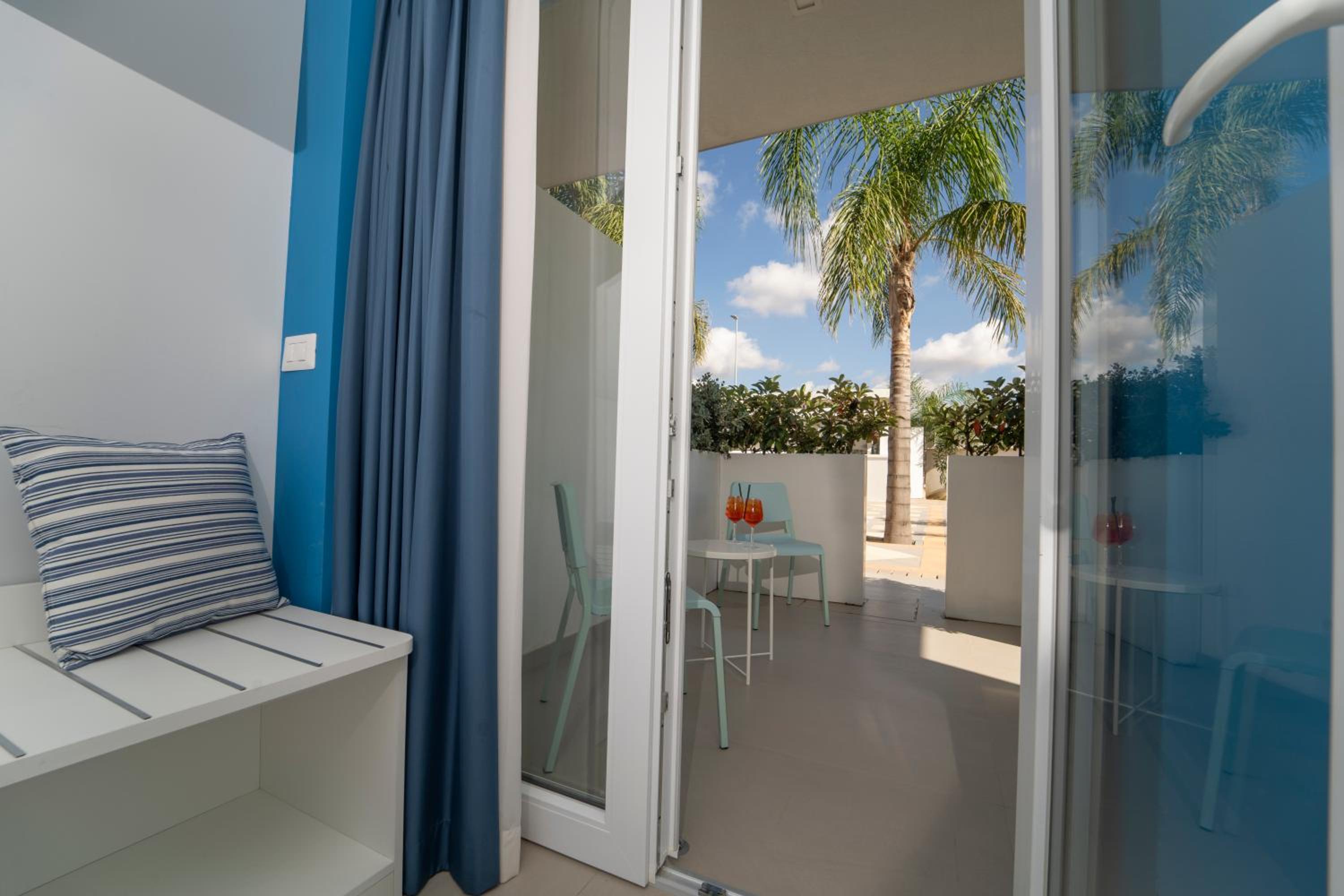 Double Room with Garden View - Photo 13