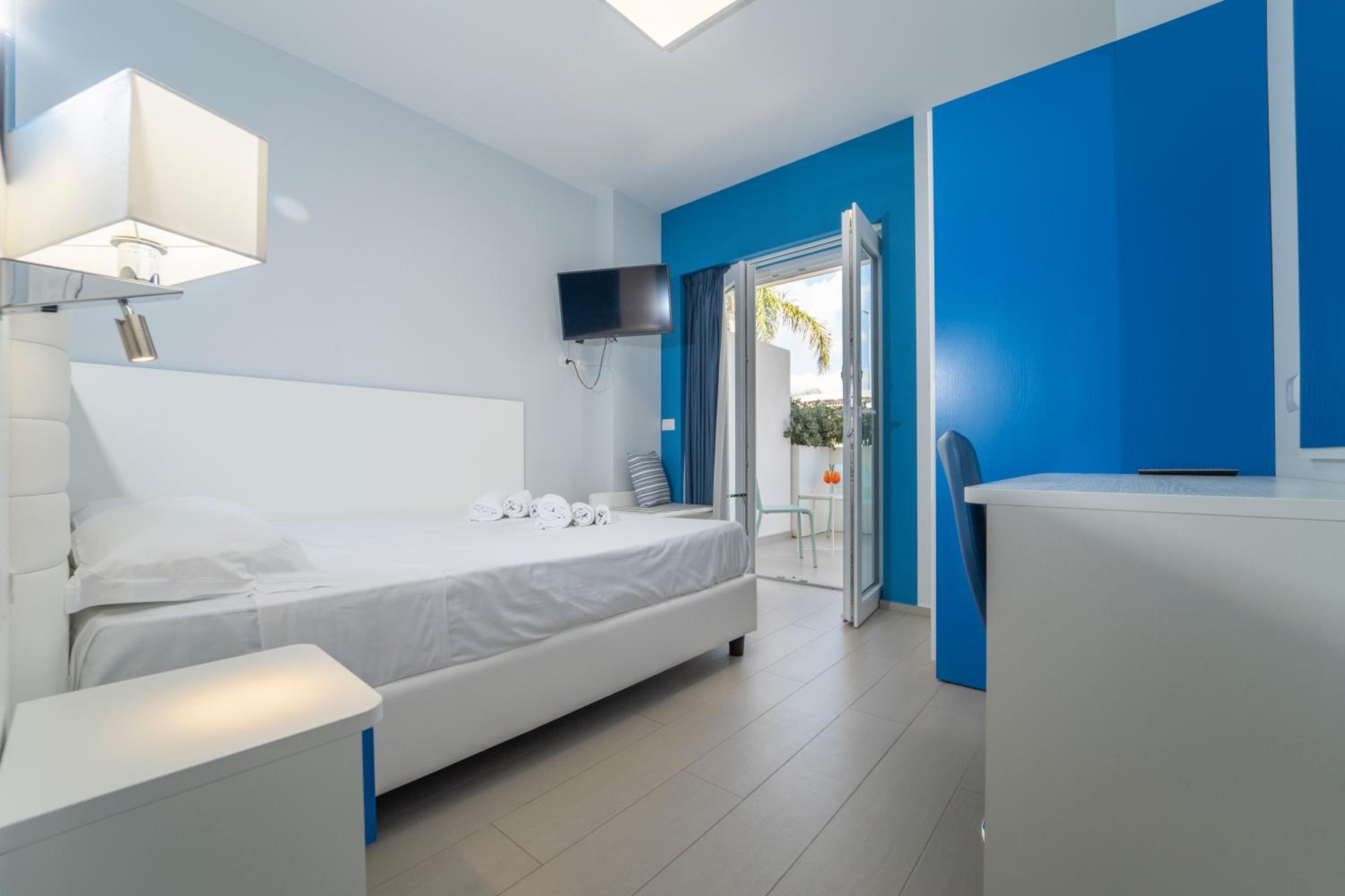 Double Room with Garden View - Photo 11
