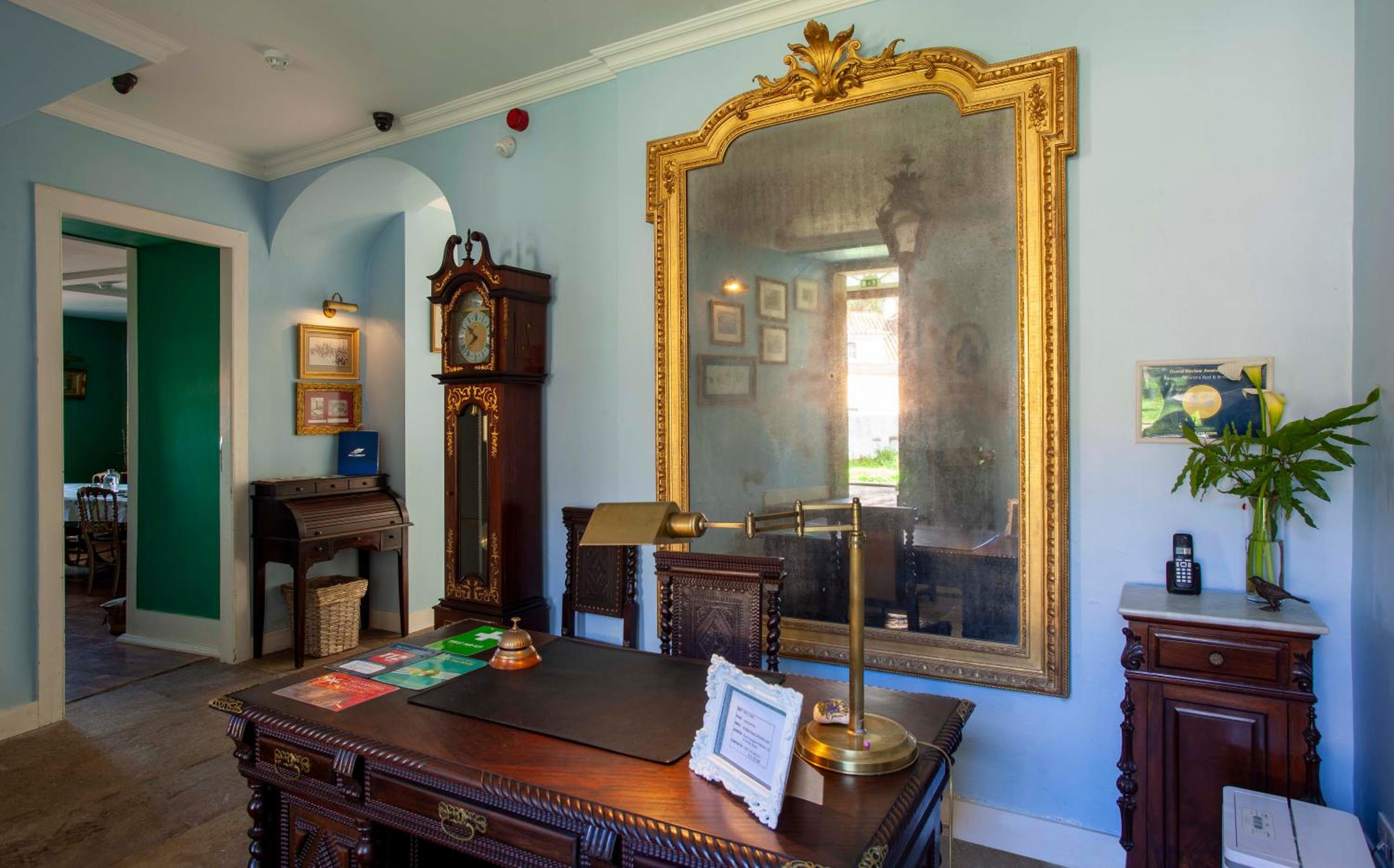 Suite - Photo 11