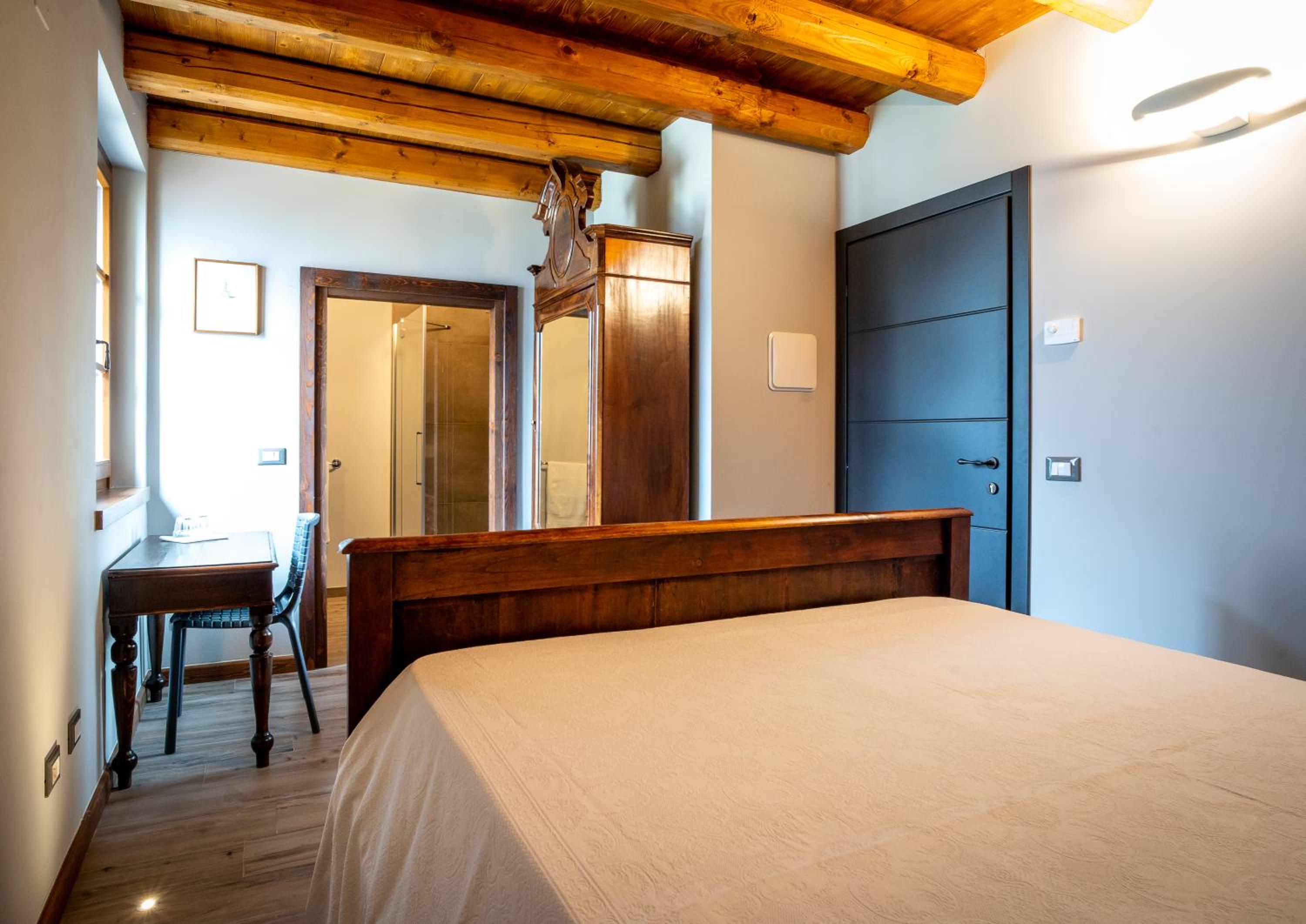 Double or Twin Room - Photo 6