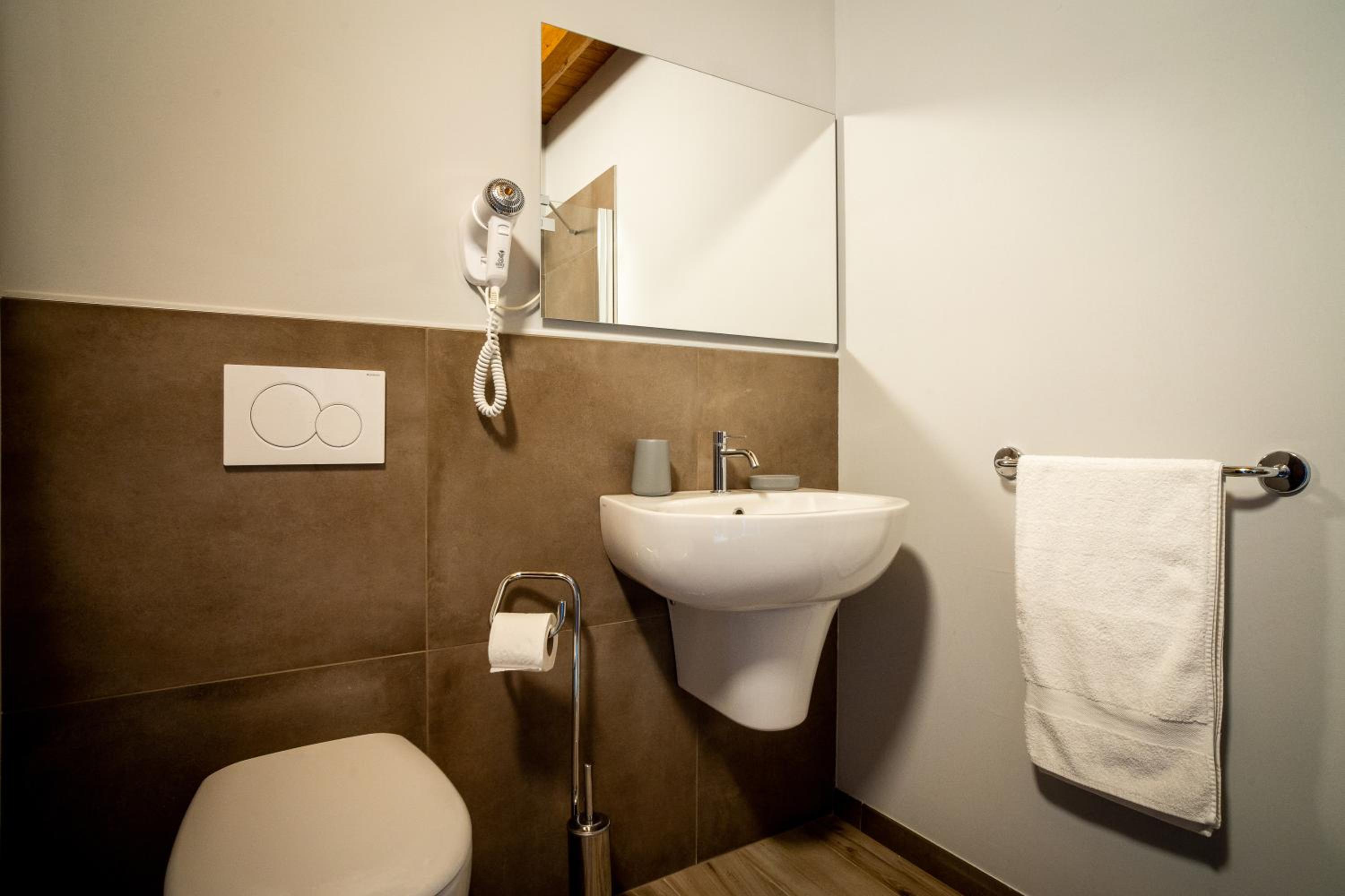 Double or Twin Room - Photo 4