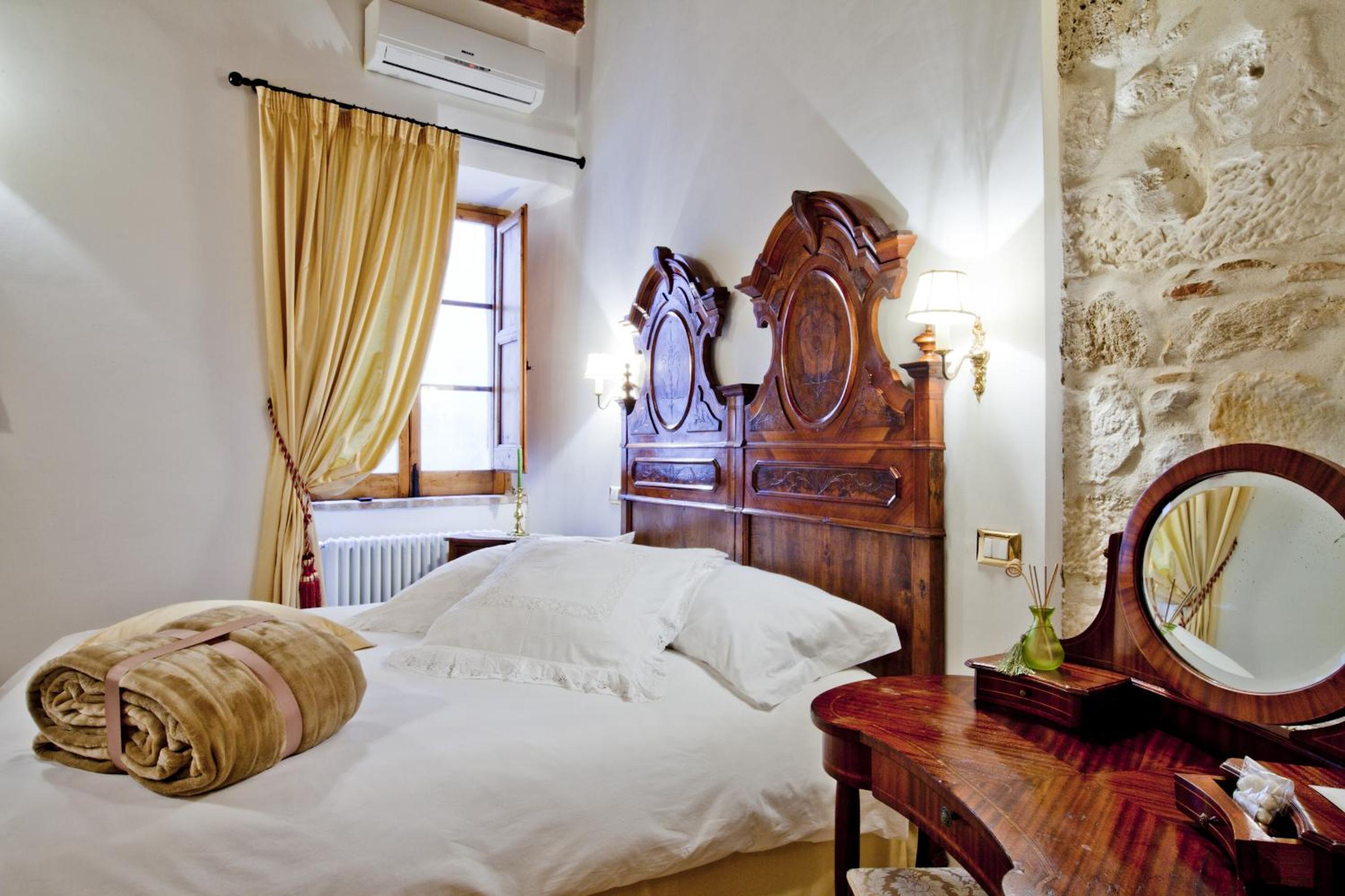 Double Room - Photo 5