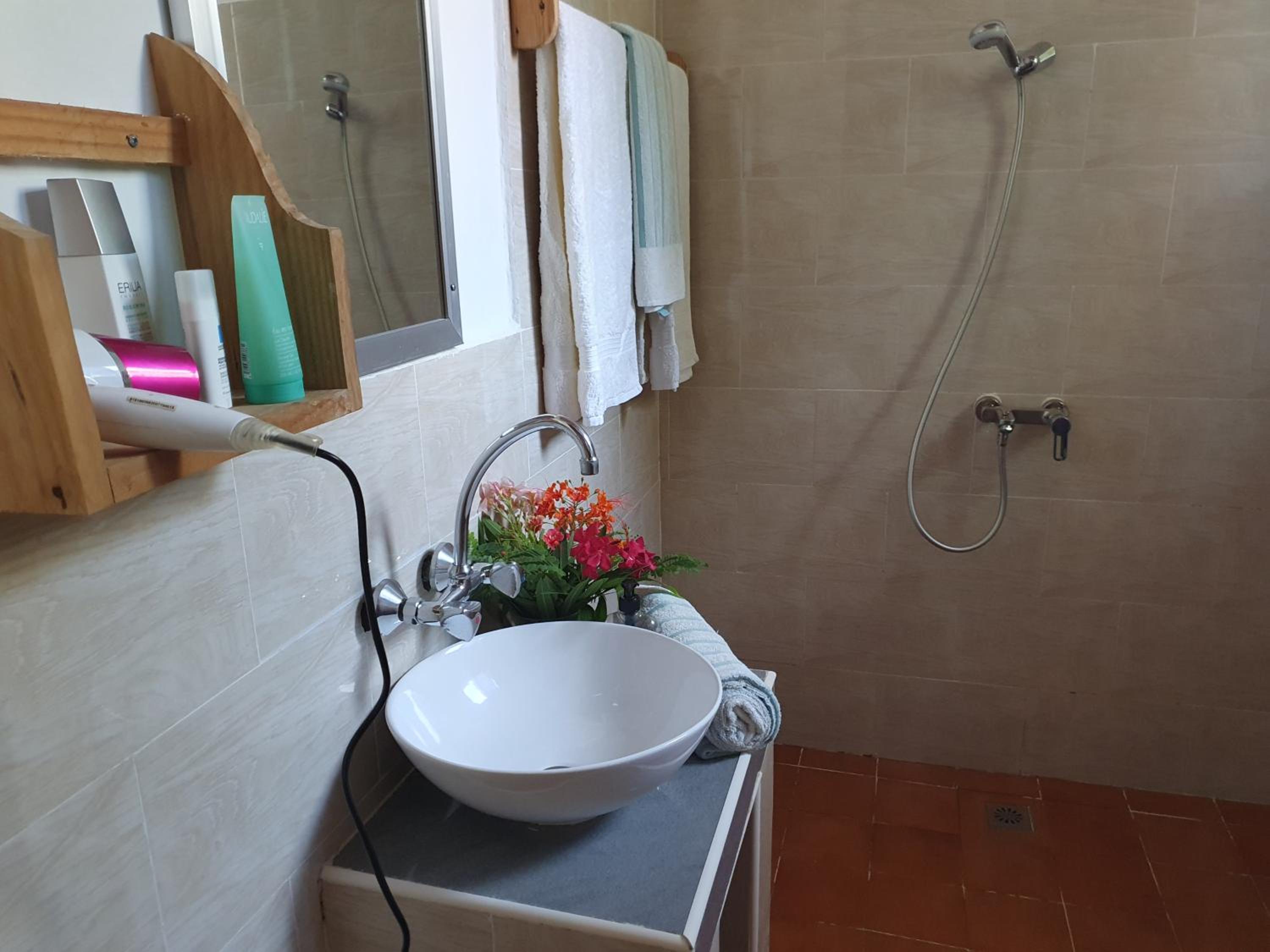 Deluxe Double Room - Photo 25