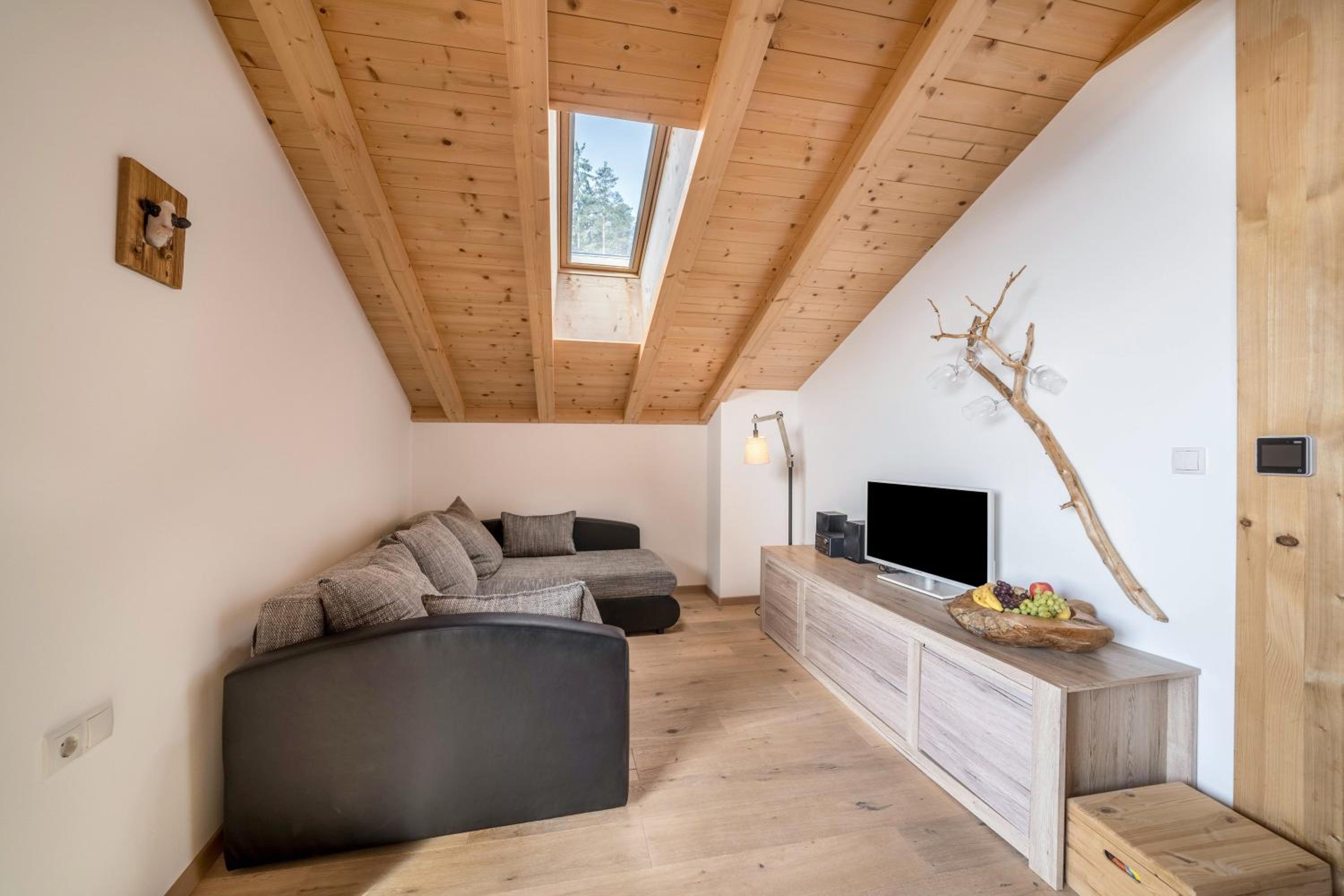 Two-Bedroom Deluxe Apartment with Garden View photo 1