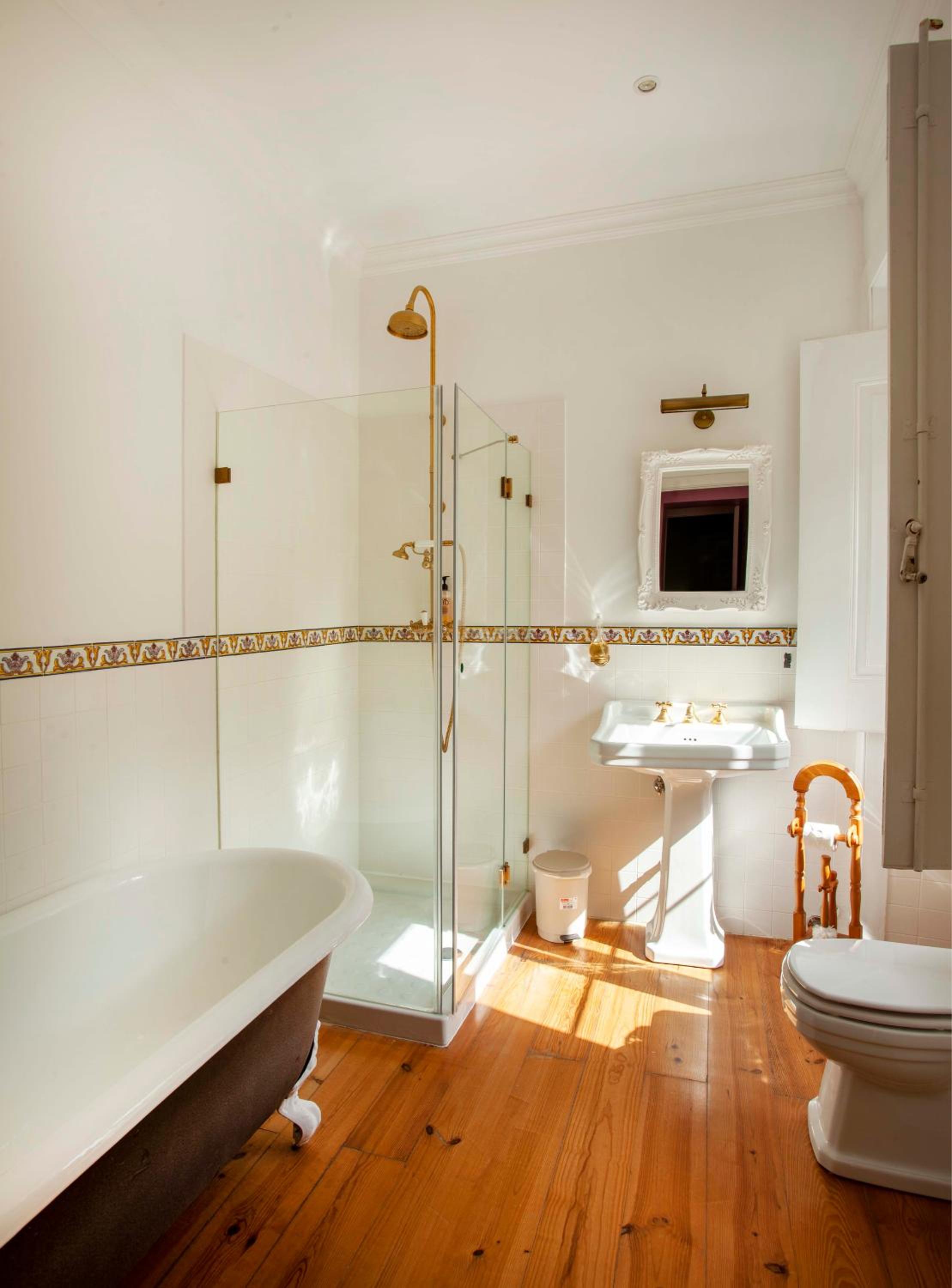 Suite - Photo 15