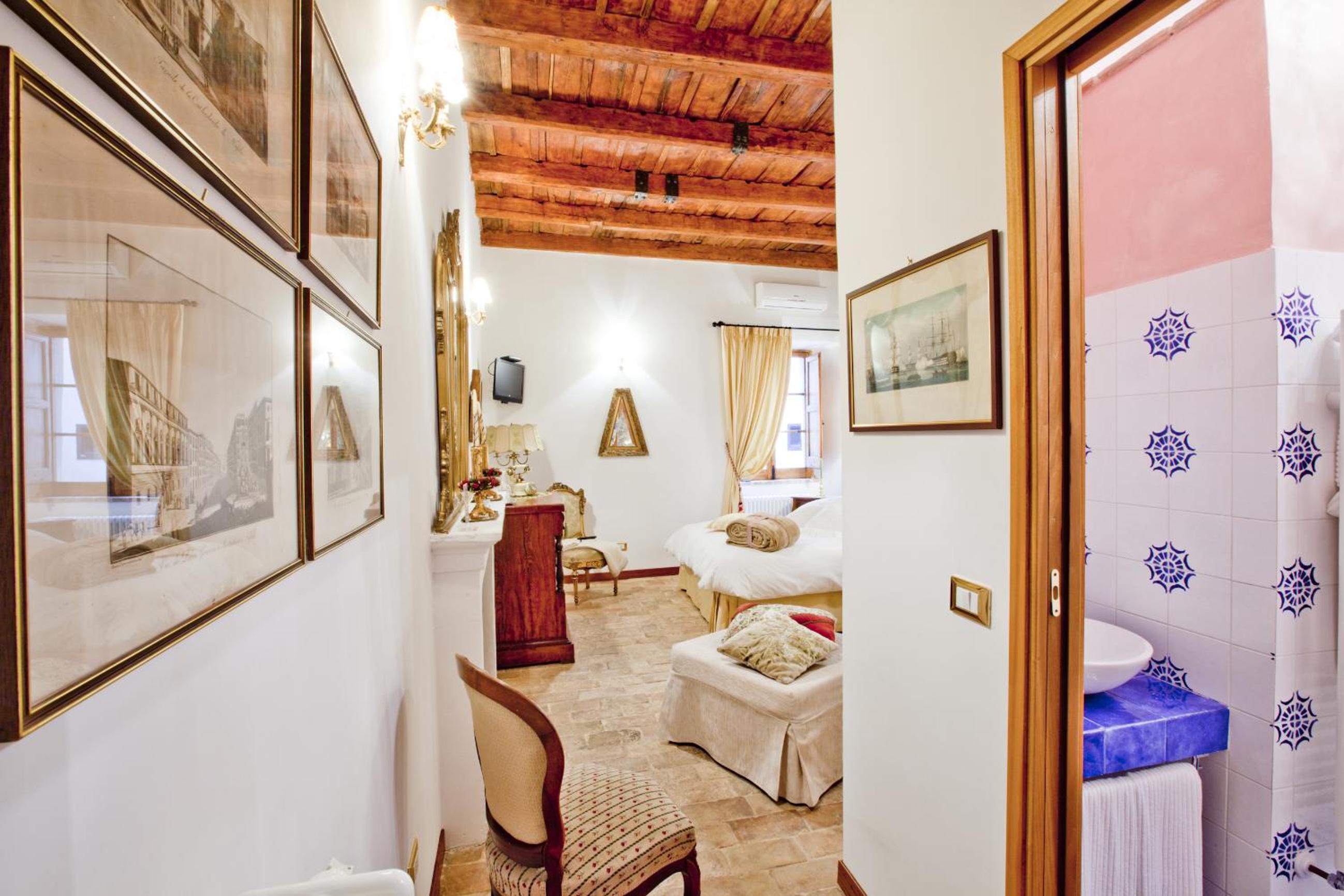 Double Room - Photo 6