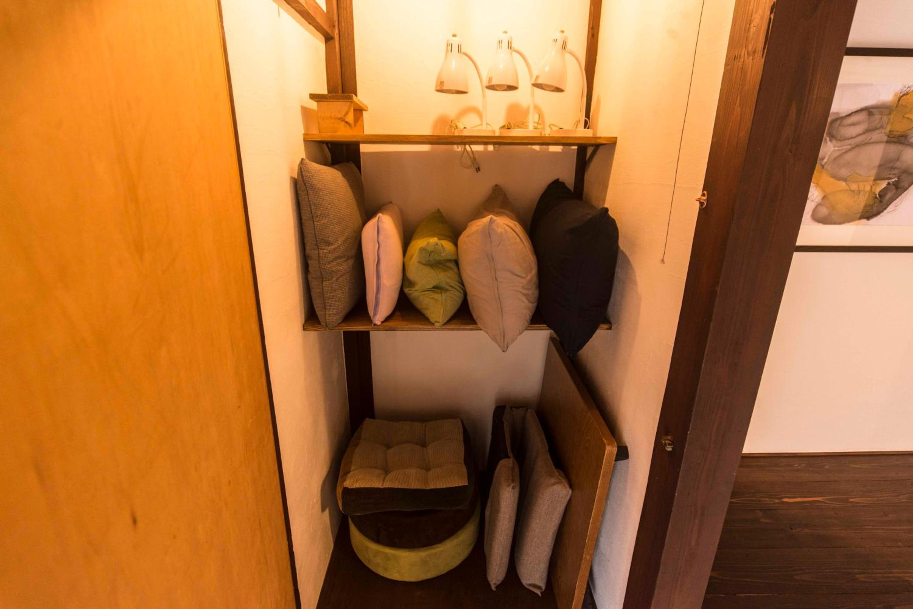 Economy Quadruple Room with Shared Bathroom photo 3
