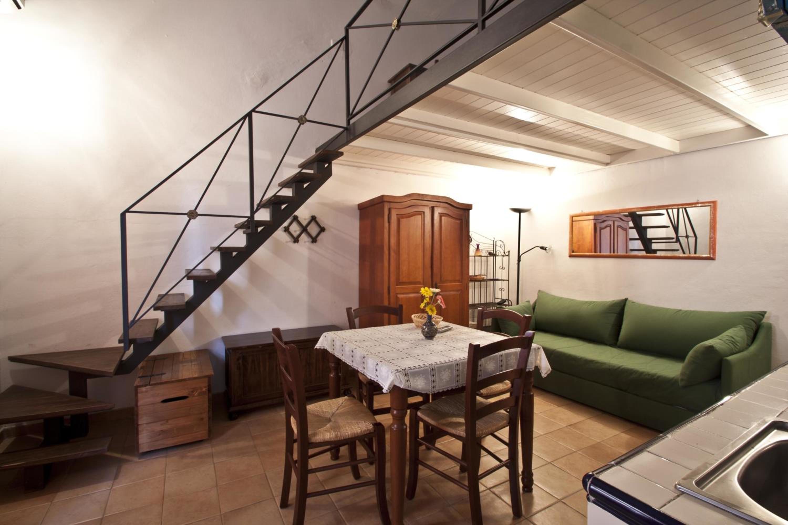 Studio with Balcony - Split Level