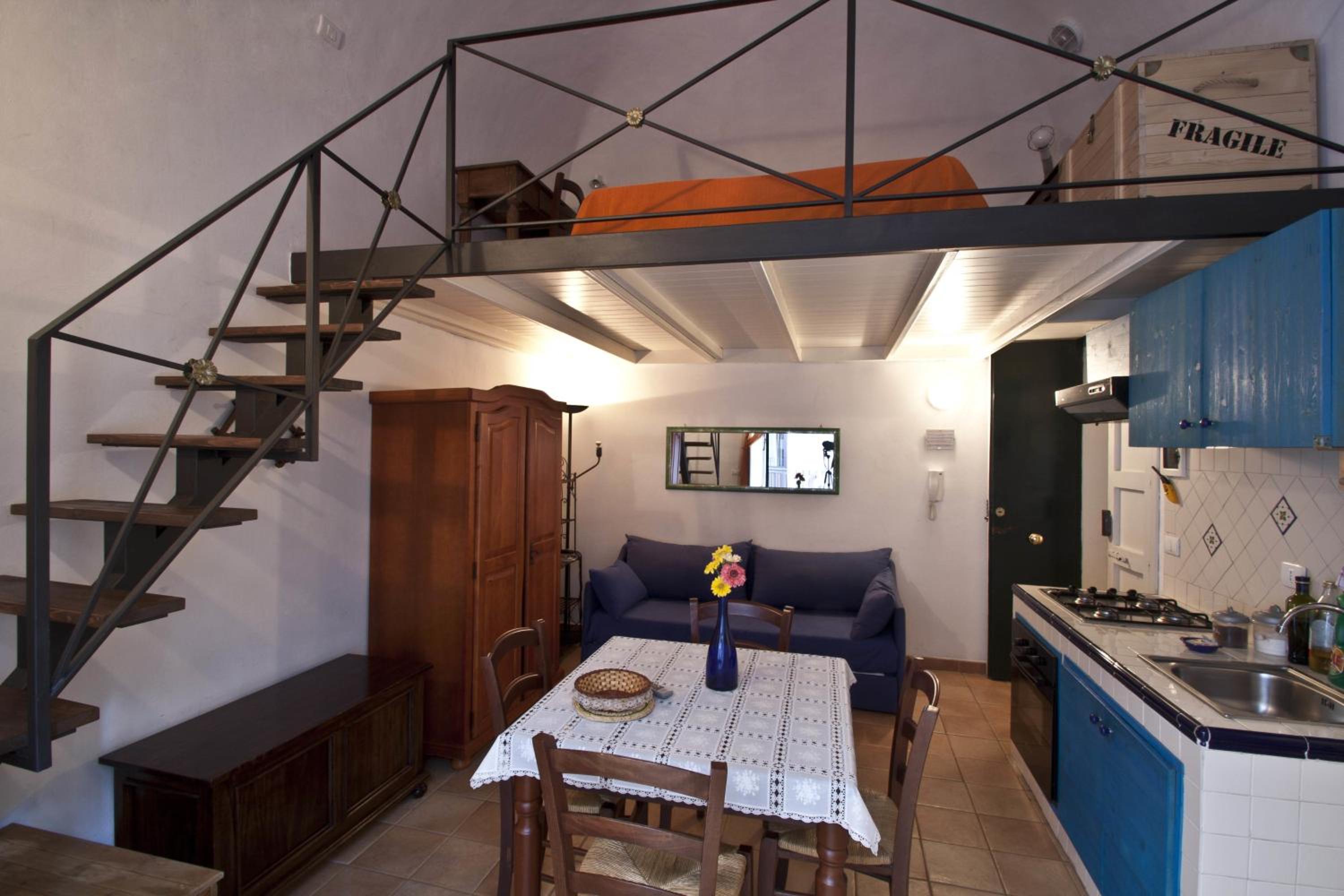 Studio with Balcony - Split Level