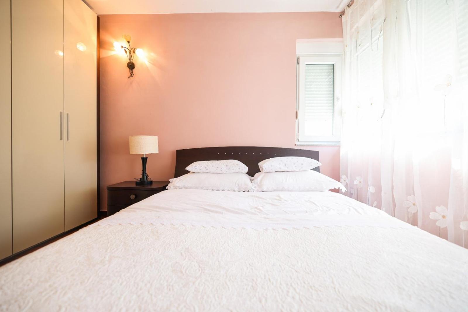 One-Bedroom House photo 1