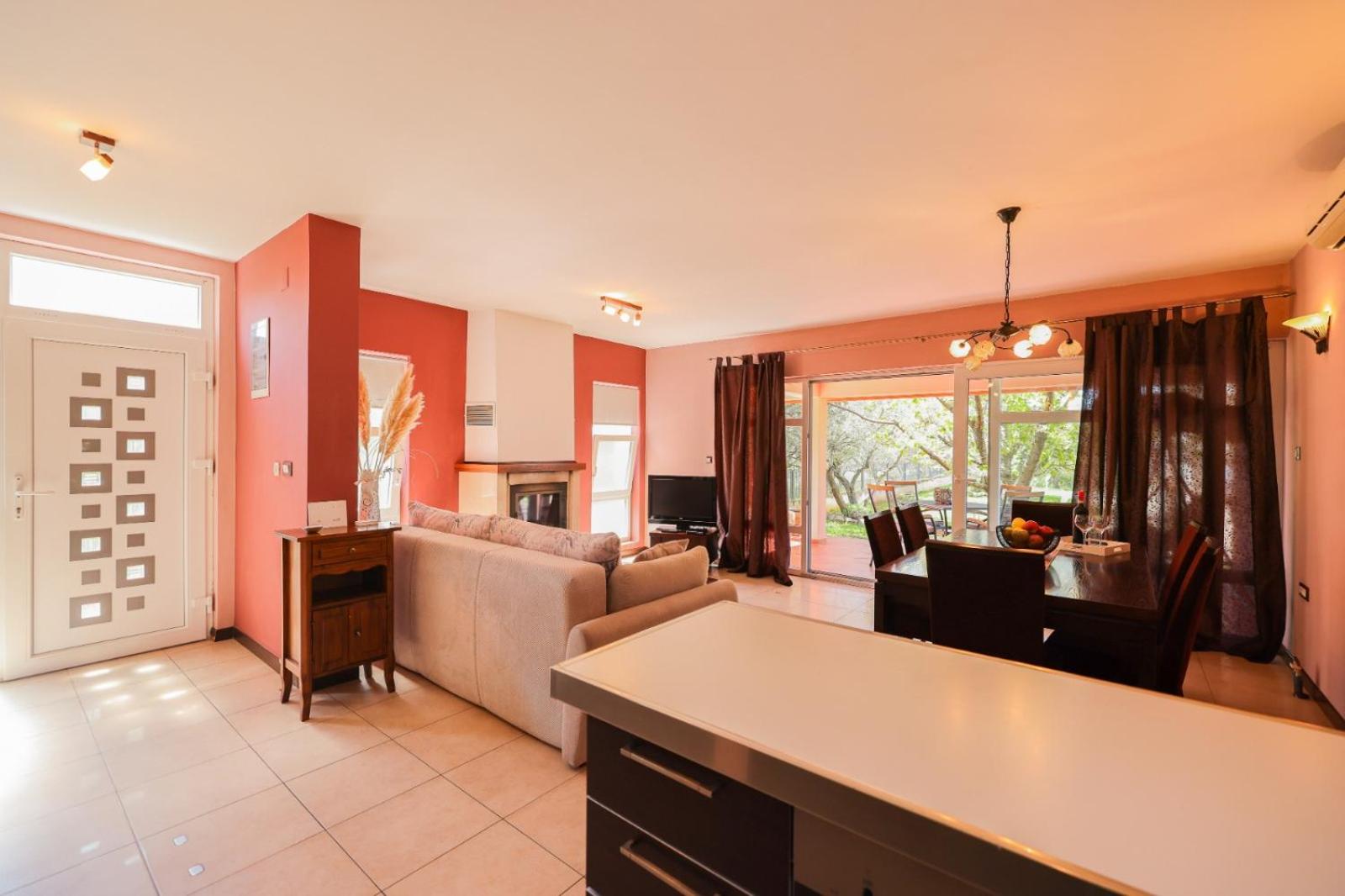 One-Bedroom House photo 3