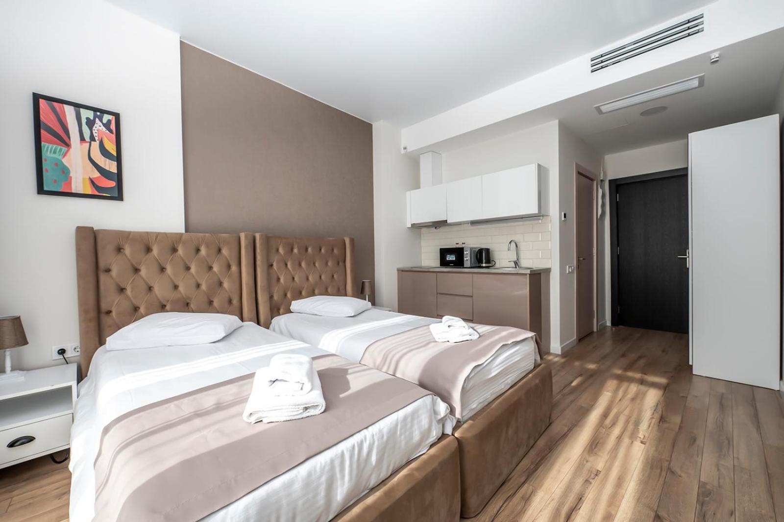 Standard Twin Room with Pool View - Photo 7