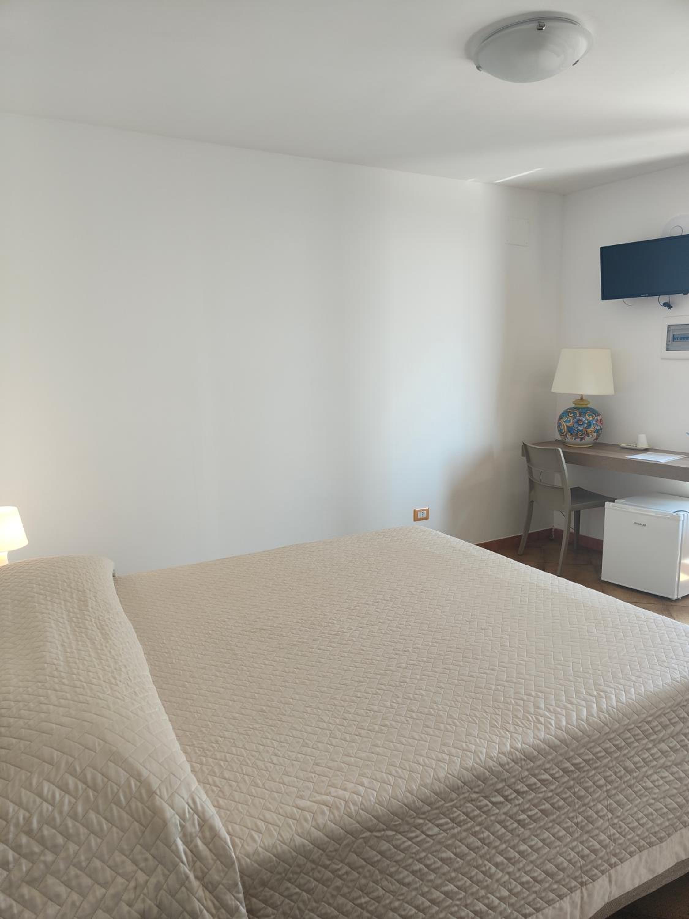 Double Room with Sea View - Photo 2