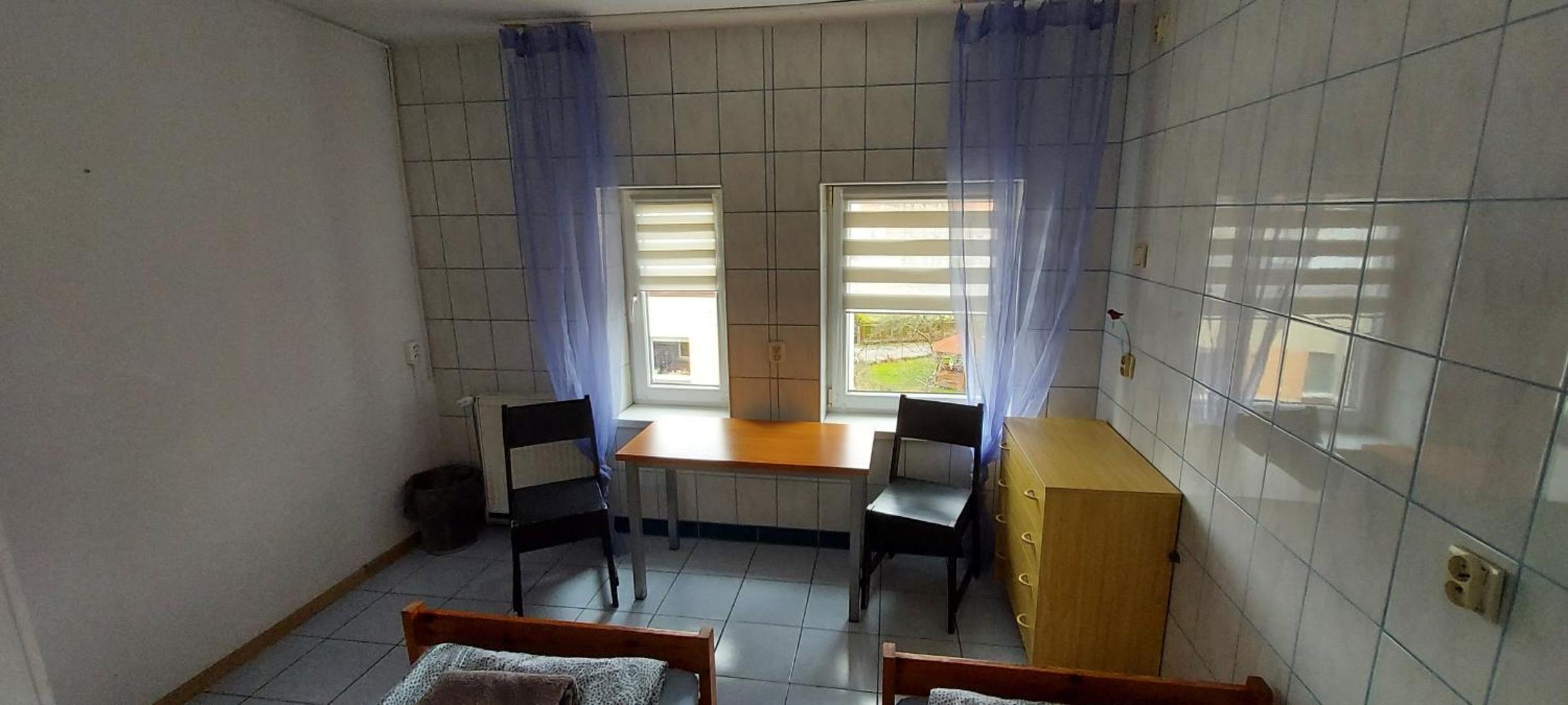 Economy Twin Room - Photo 3
