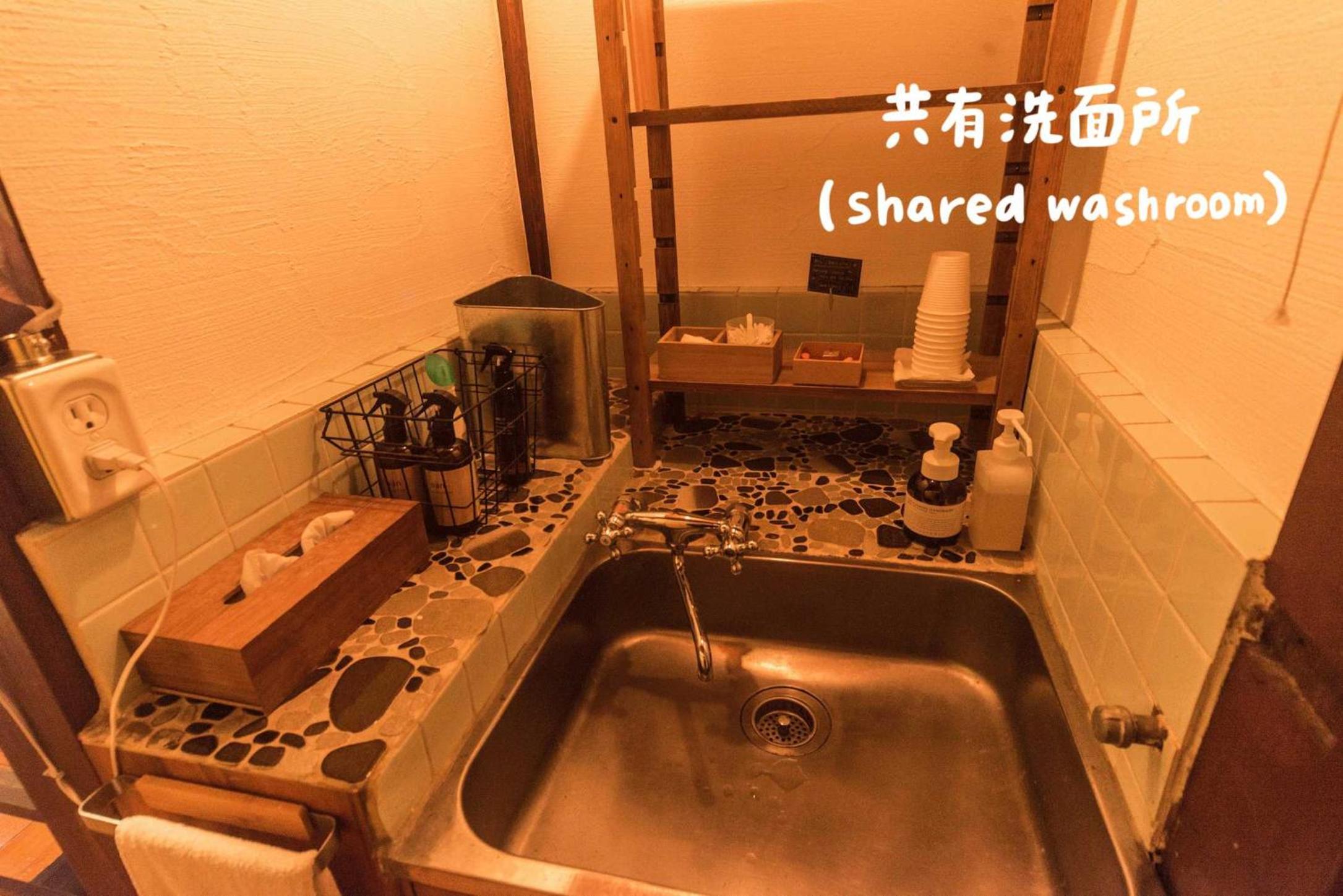 Twin Room with Shared Bathroom photo 3