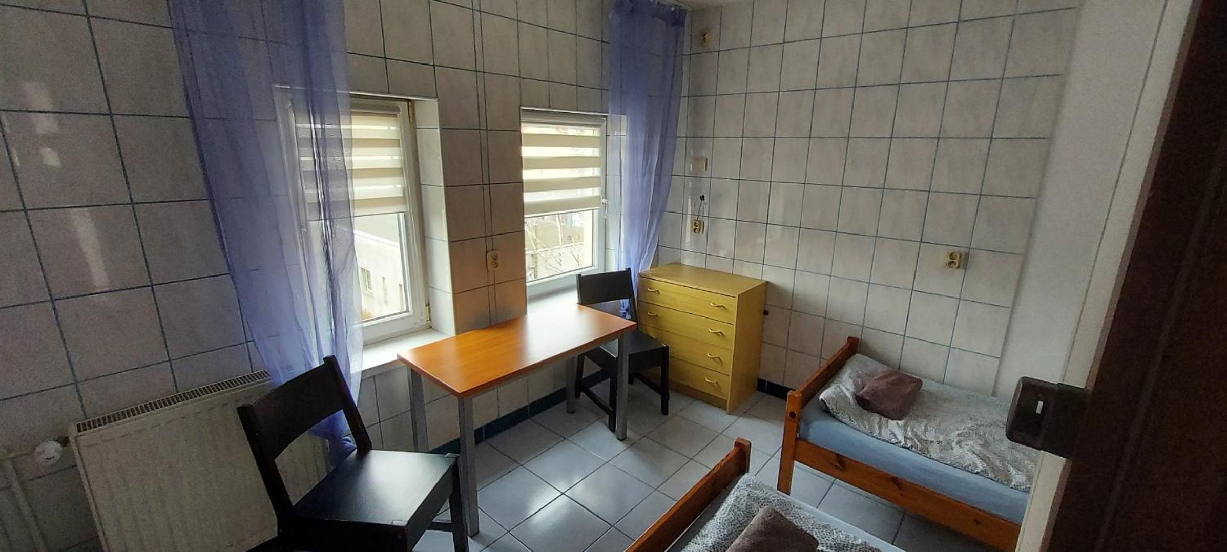 Economy Twin Room - Photo 4