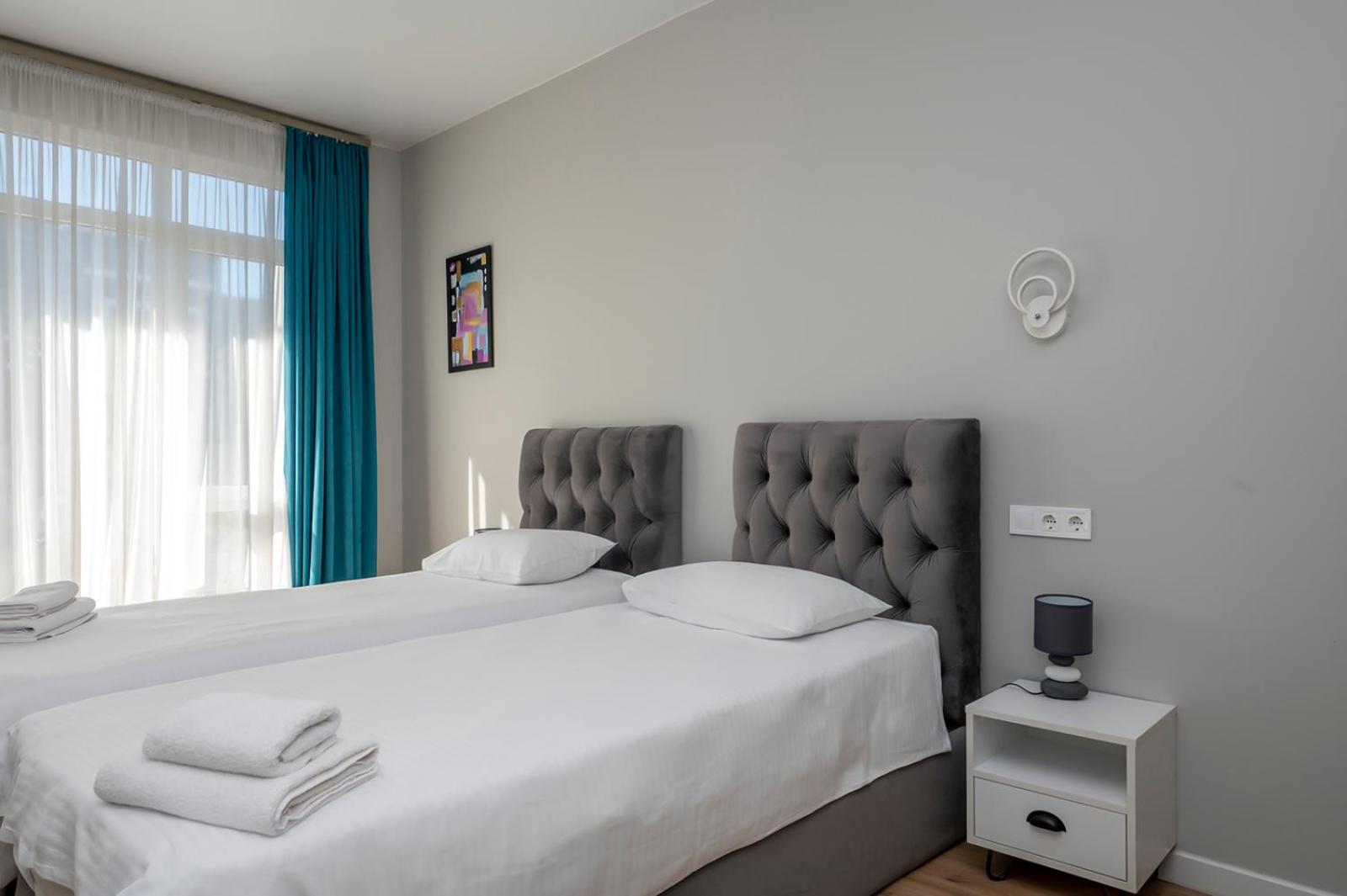 Standard Twin Room with Pool View - Photo 9