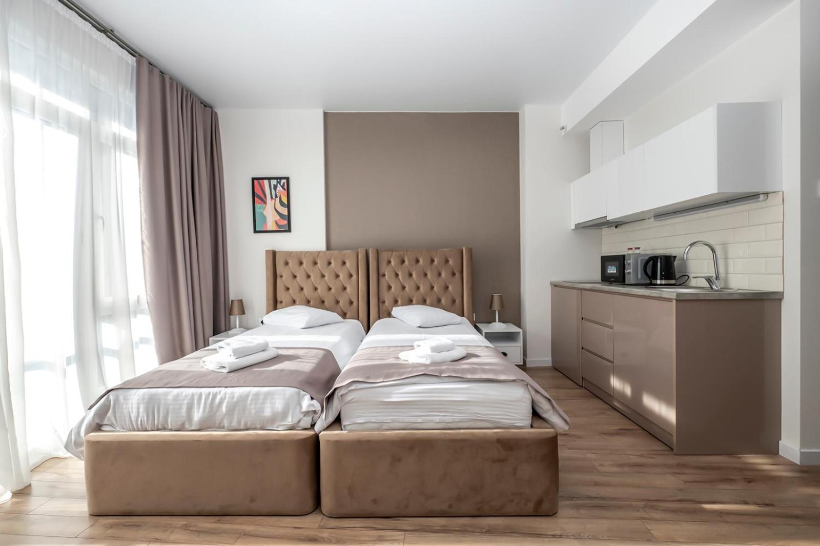 Standard Twin Room with Pool View - Photo 10