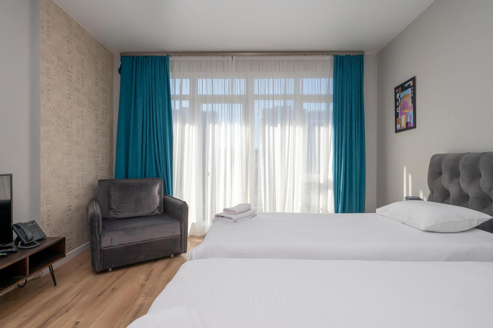 Standard Twin Room with Pool View - Photo 11