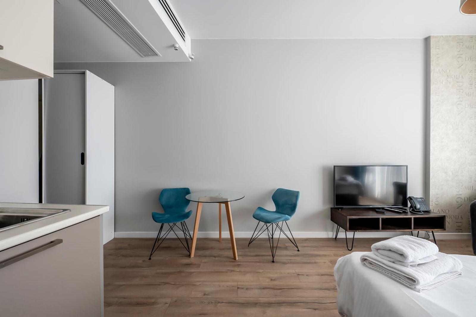 Double Room with Balcony - Photo 24