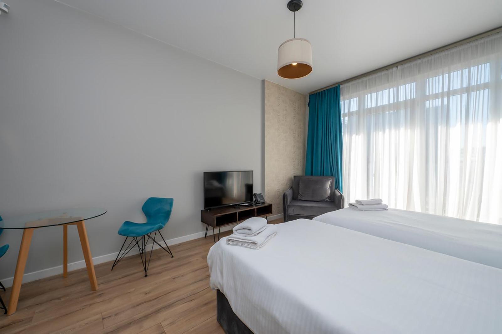 Standard Twin Room with Pool View - Photo 13