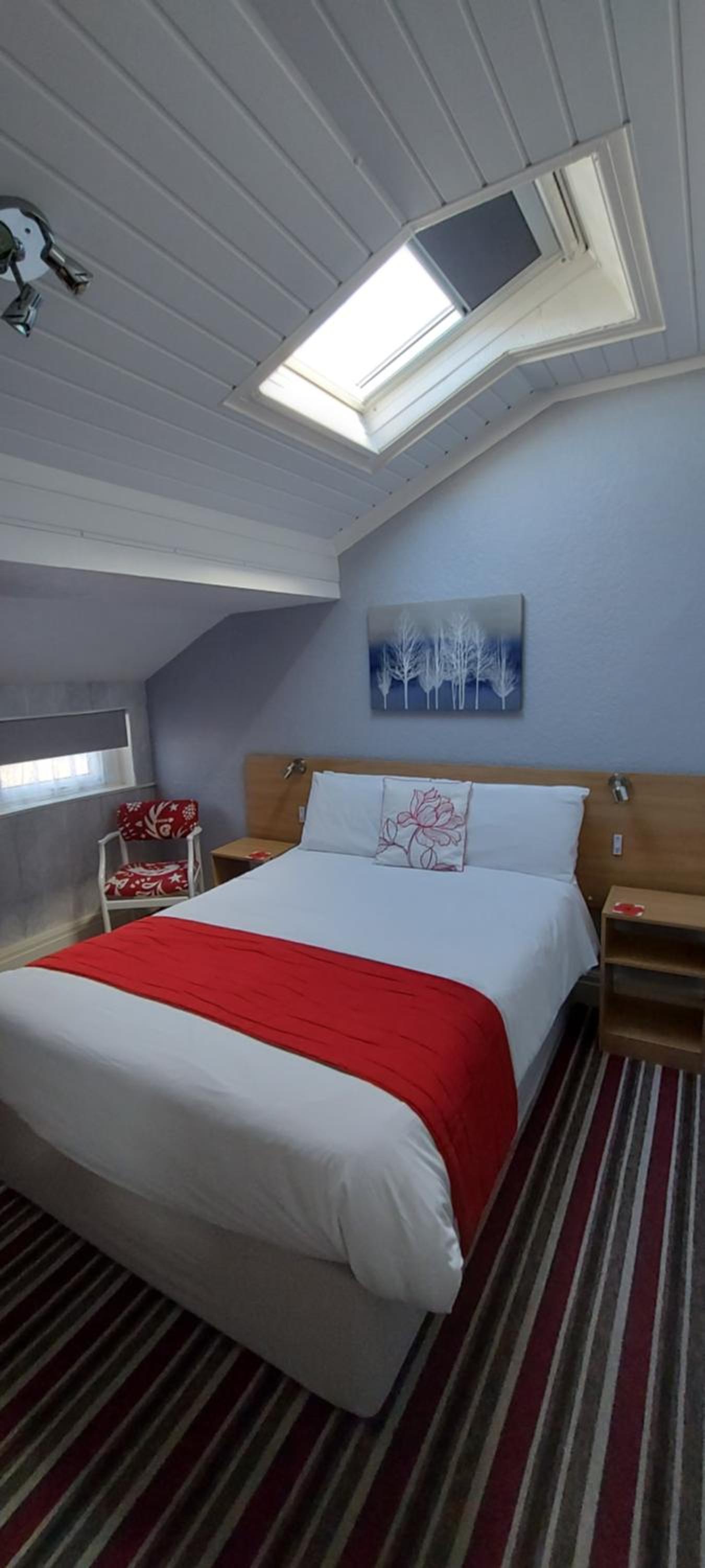 Standard Double Room - Photo 8