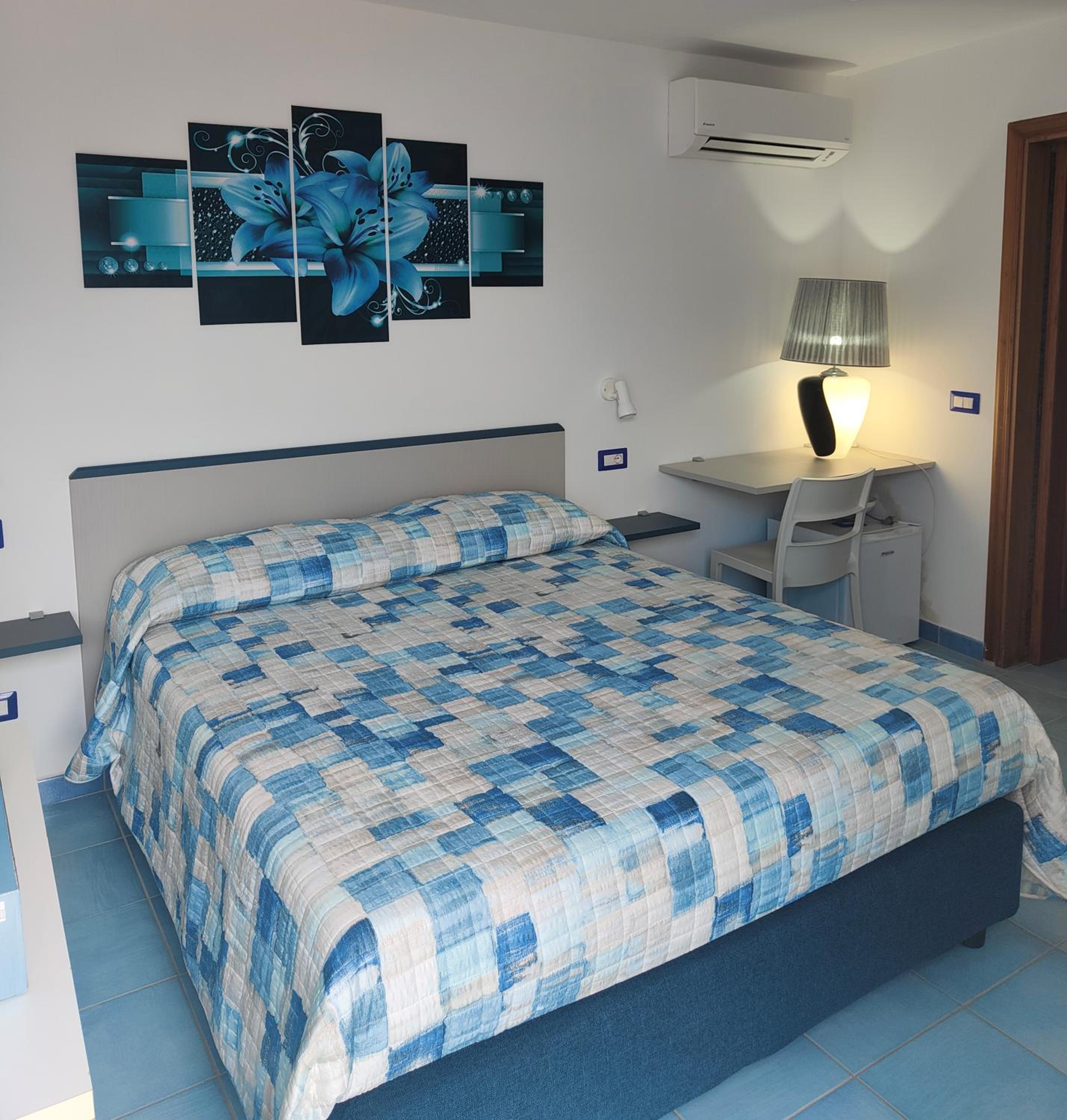 Double Room with Sea View - Photo 4