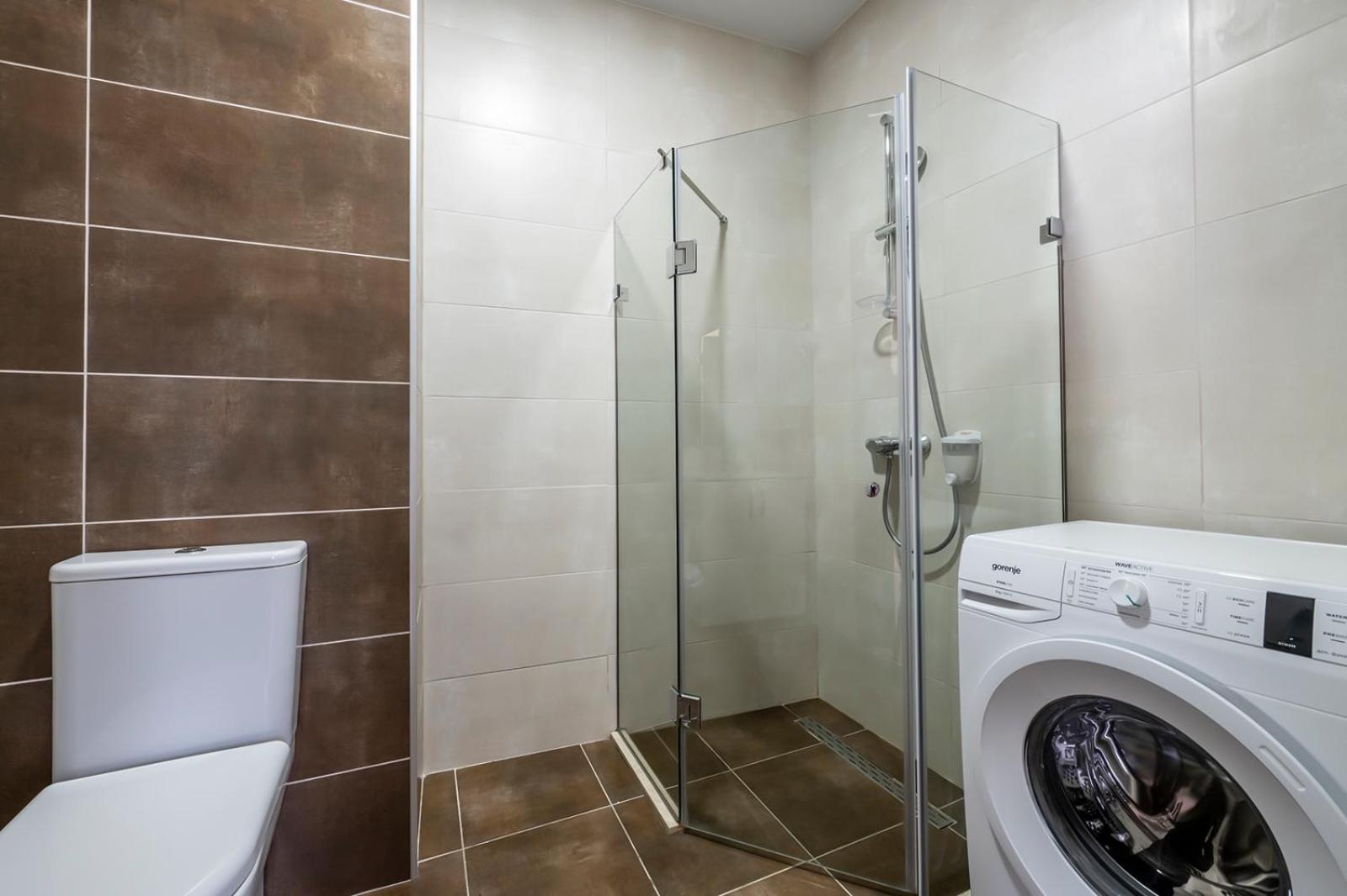 Double Room with Balcony - Photo 4