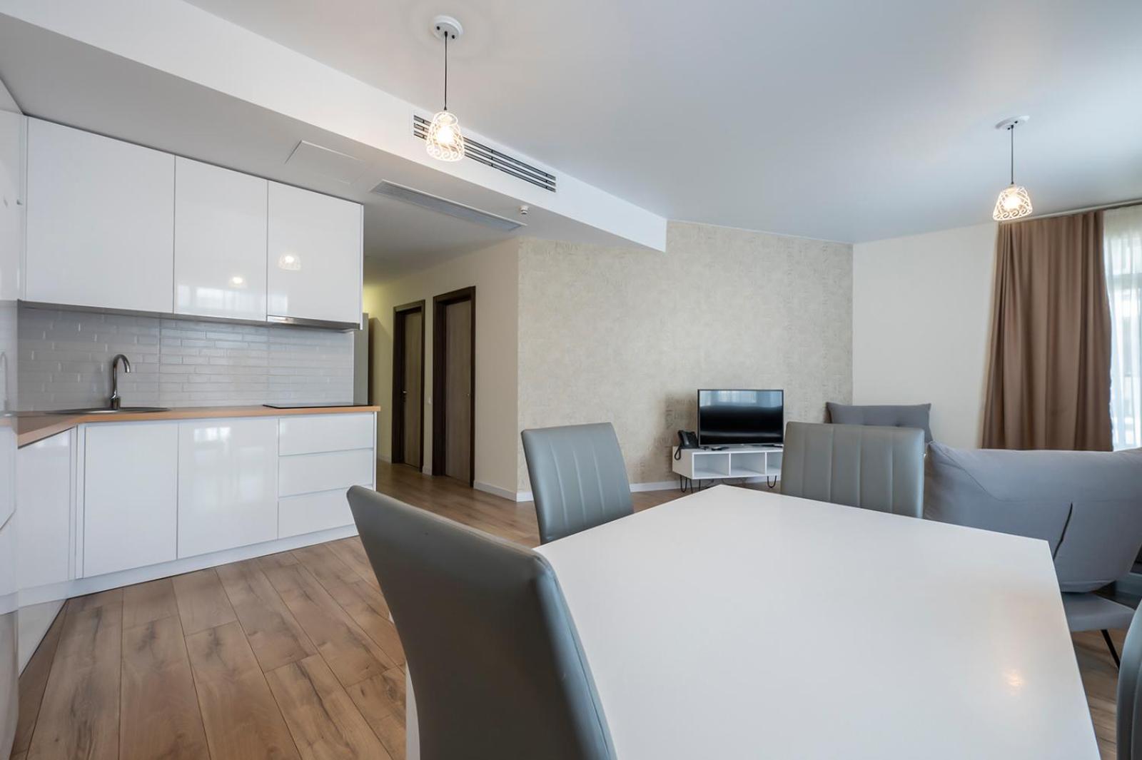 Deluxe Suite - Photo 12