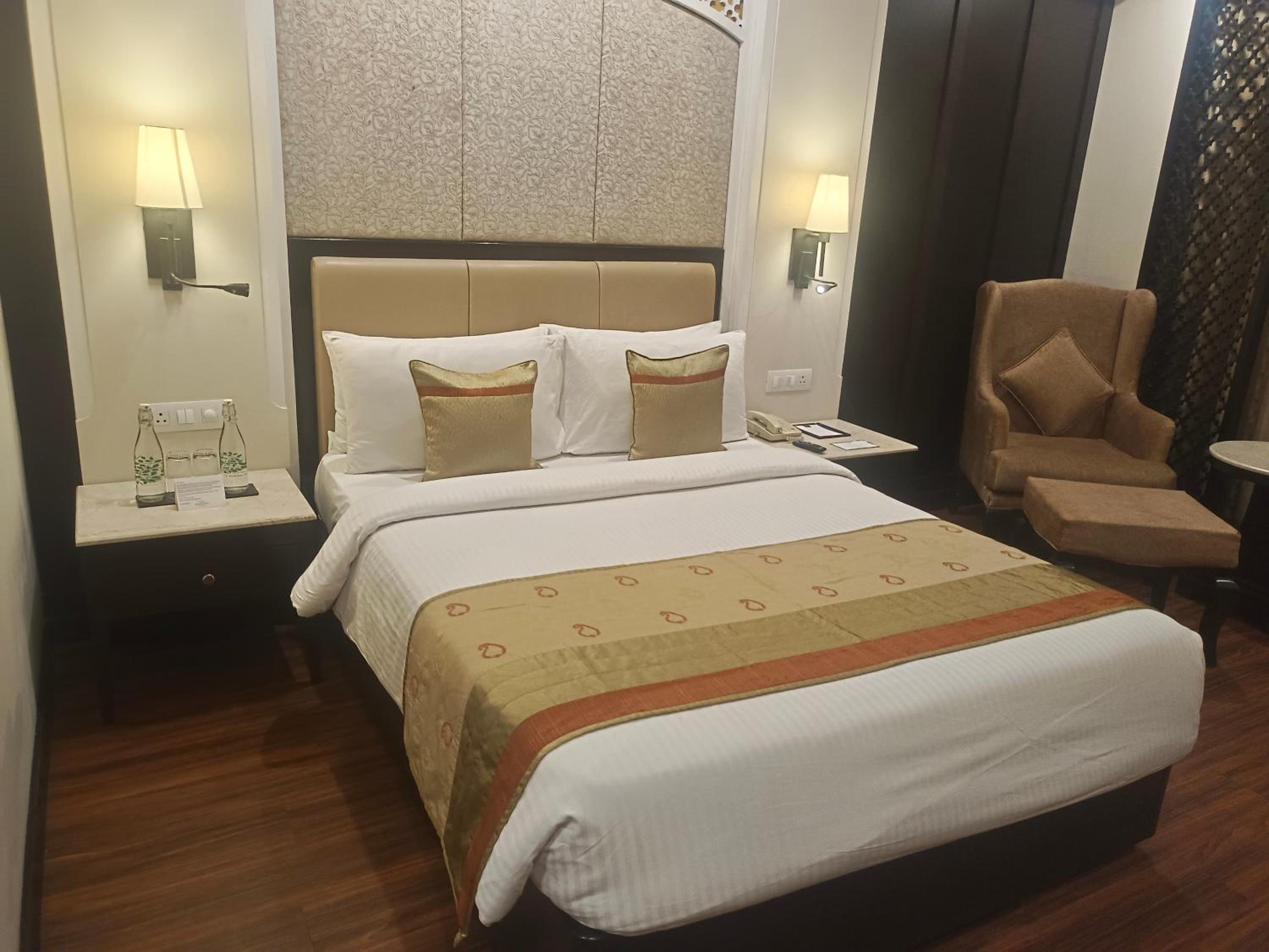 Superior Rooms 1 Queen Bed - Photo 2