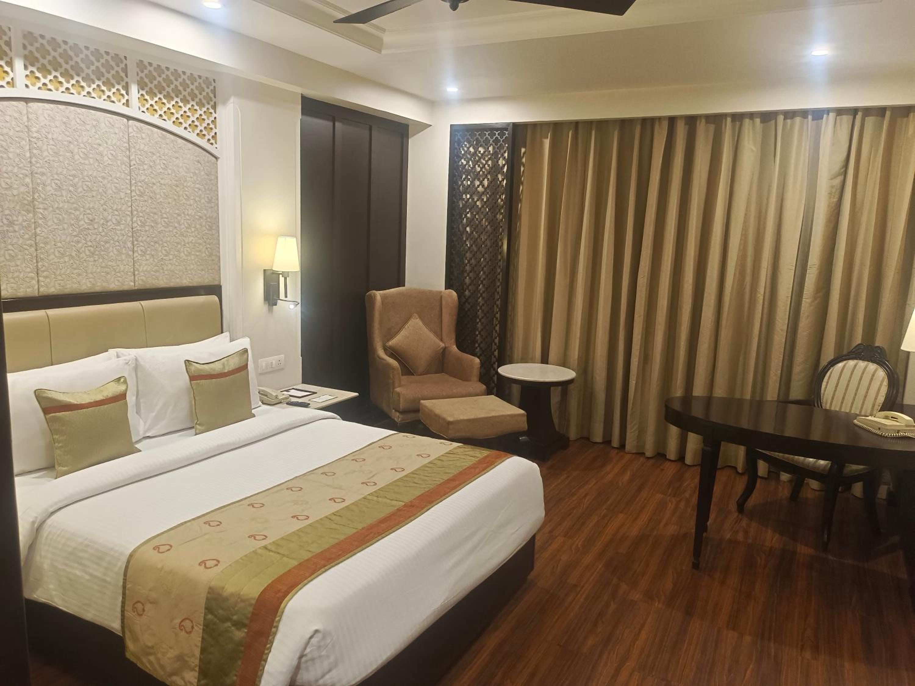 Superior Rooms 1 Queen Bed - Photo 6