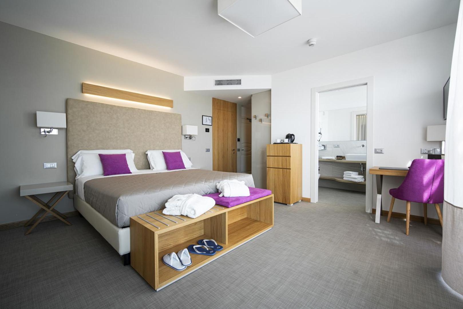King Room with Spa Bath - Photo 1