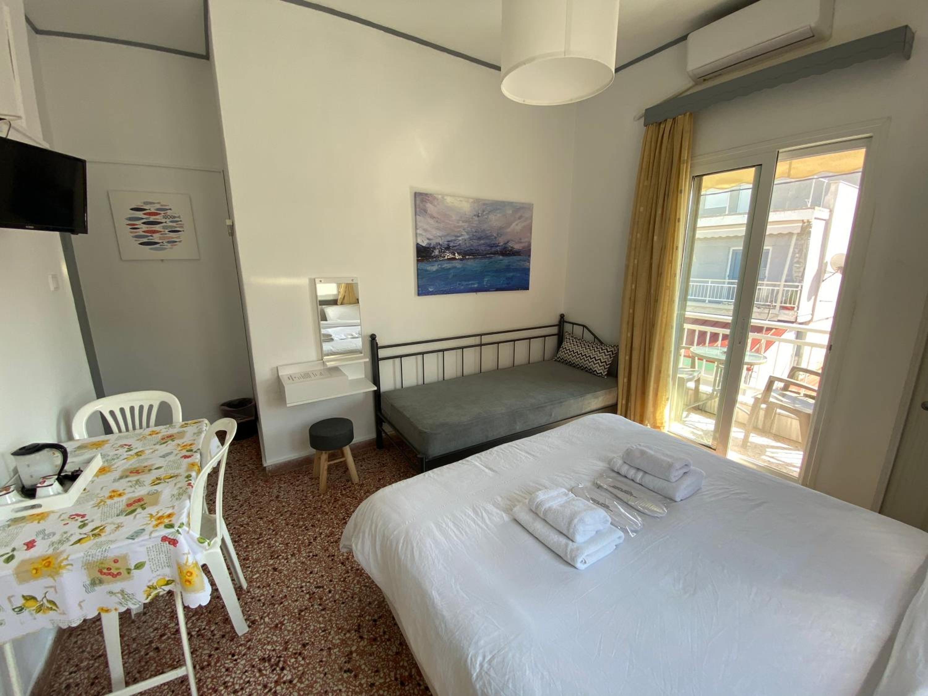 Standard Triple Room photo 2