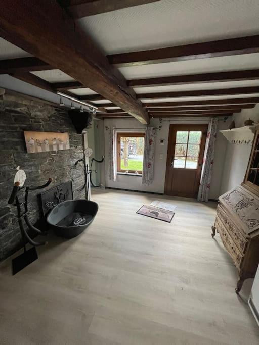 Five-Bedroom House photo 3