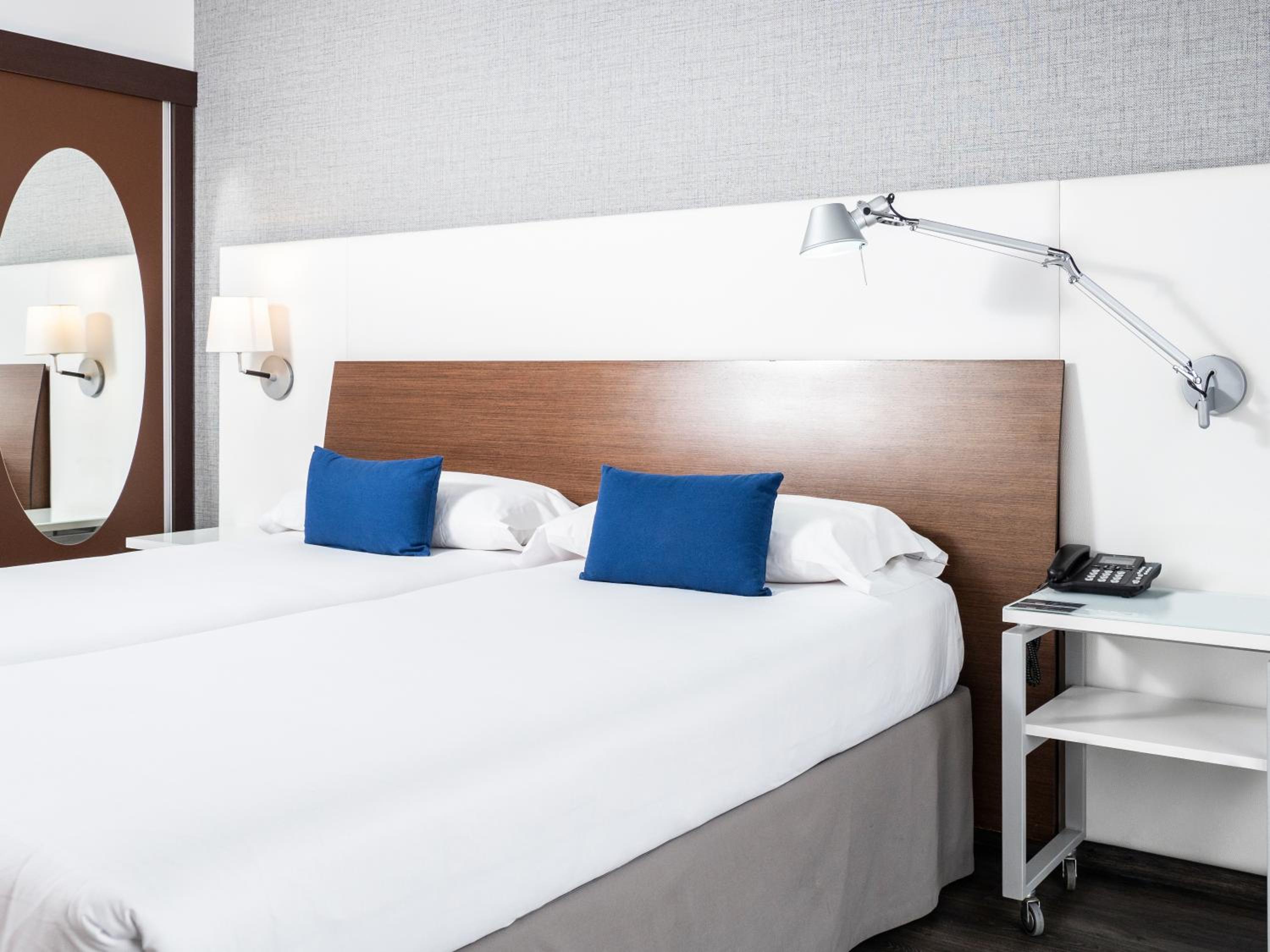 Standard Twin Room - Photo 1