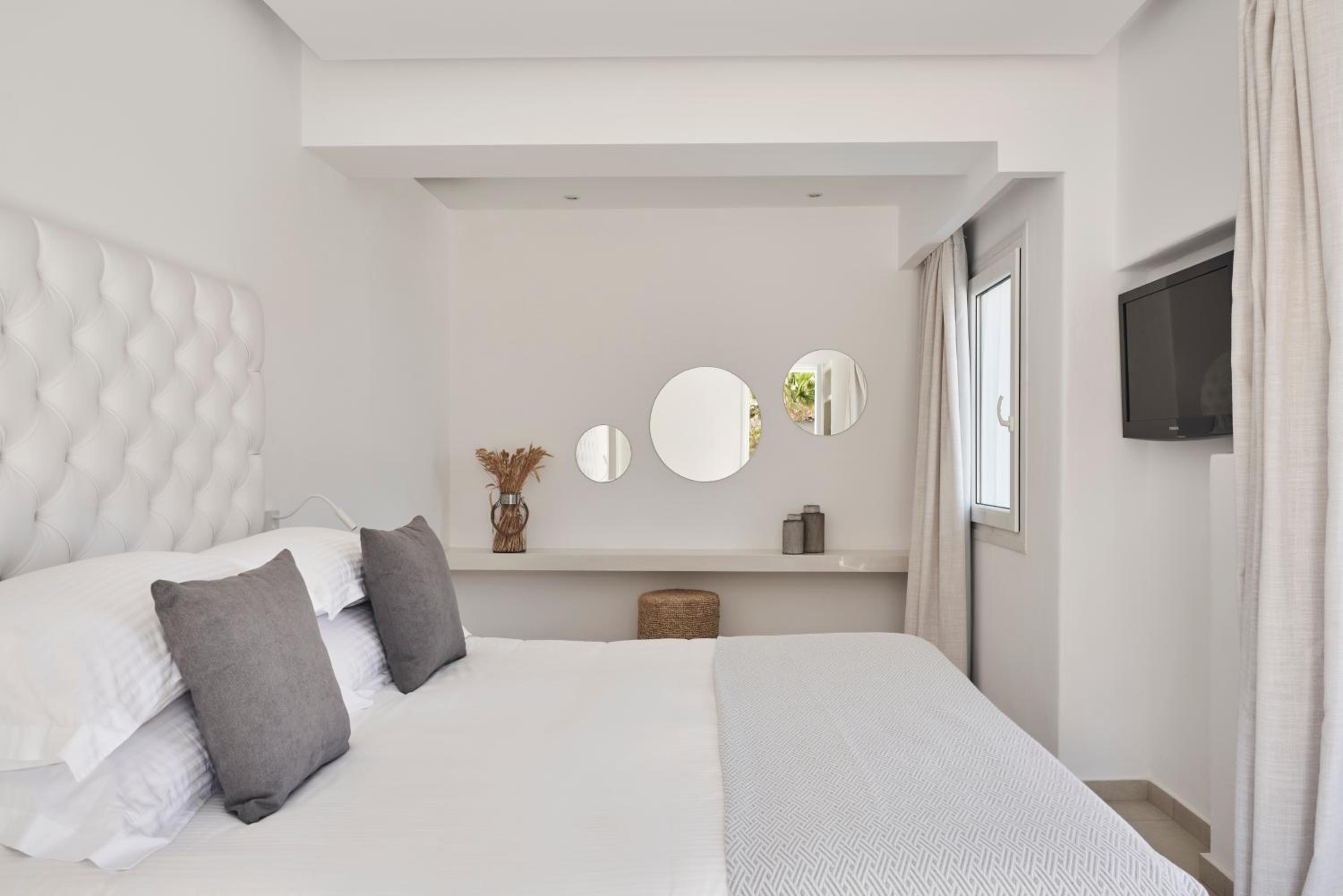 Deluxe Double or Twin Room with Sea View photo 2