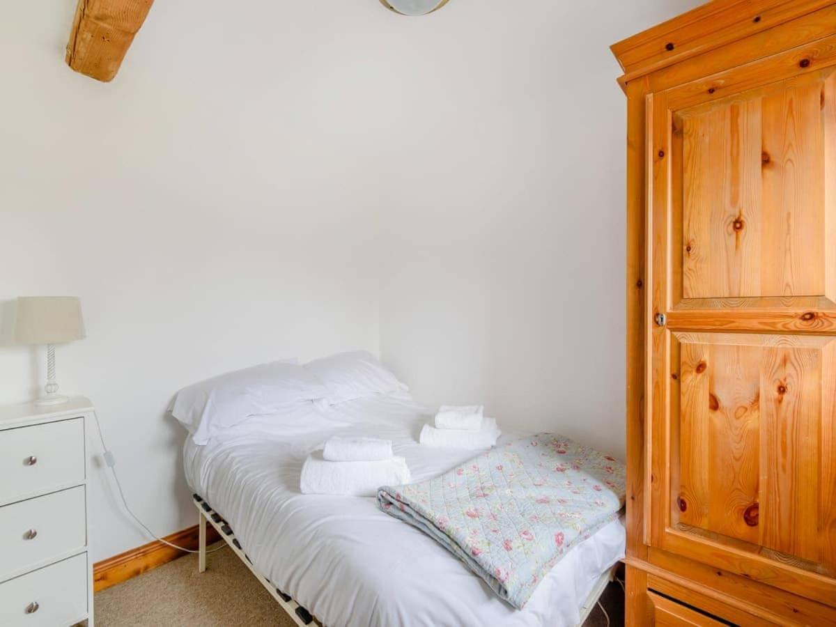 Three-Bedroom House photo 3