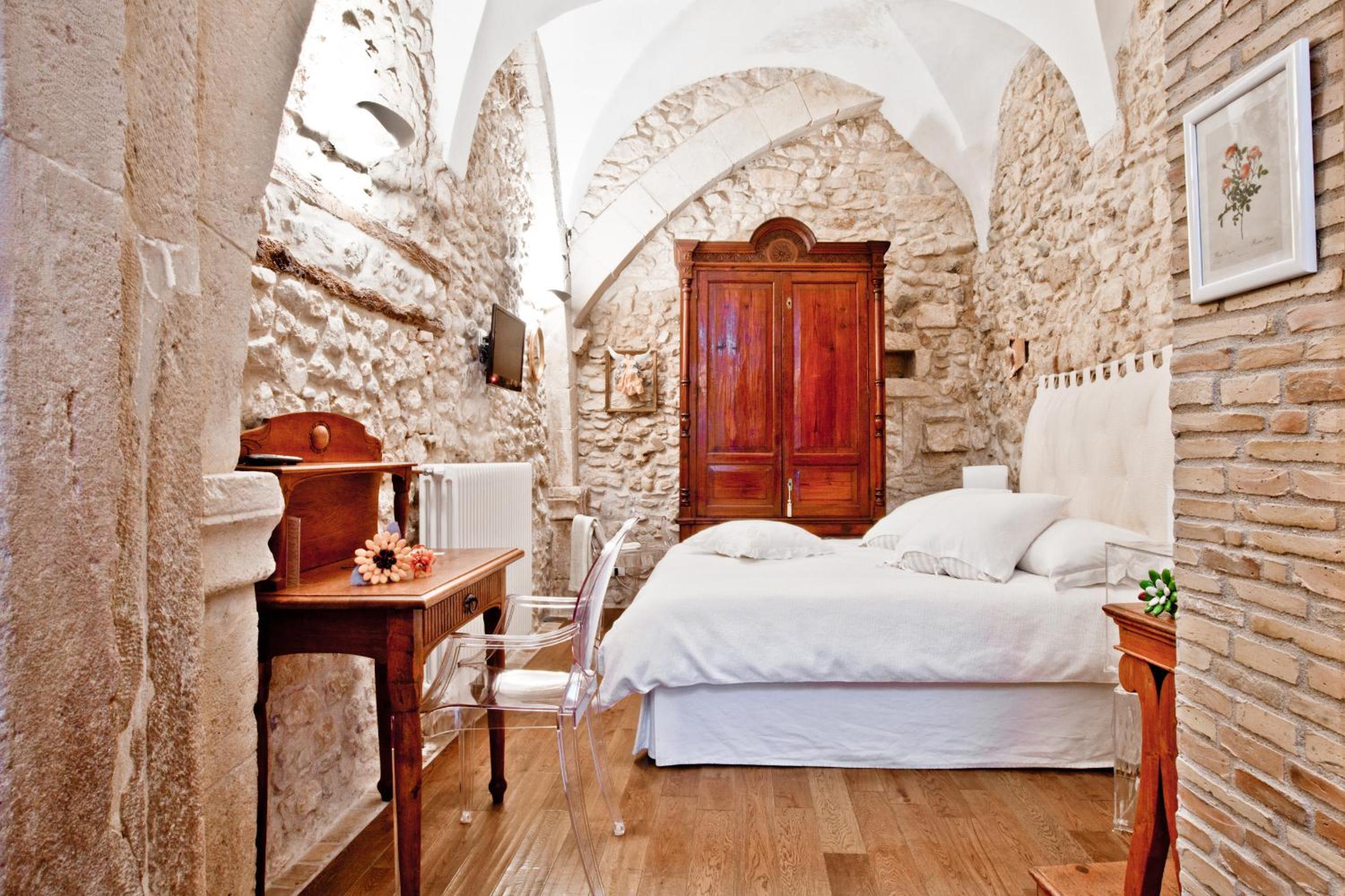 Double Room - Photo 19