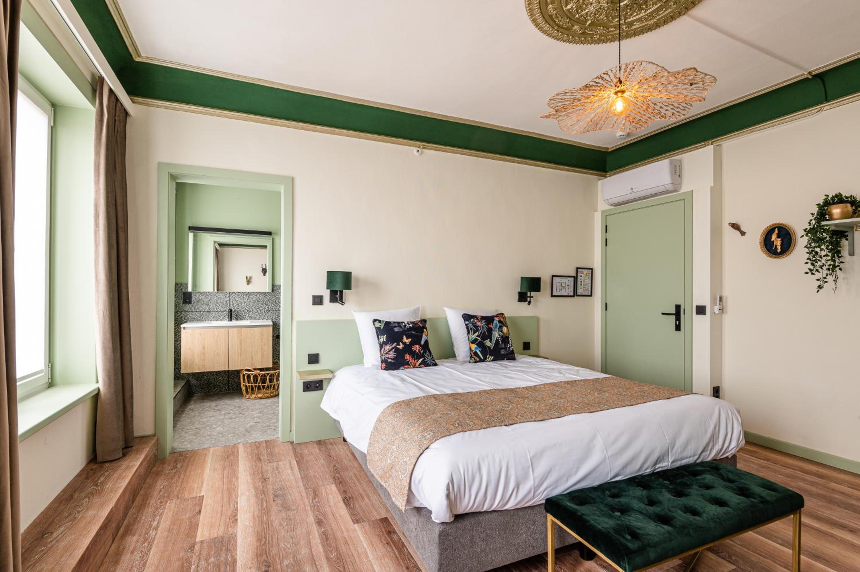 Deluxe King Room photo 1