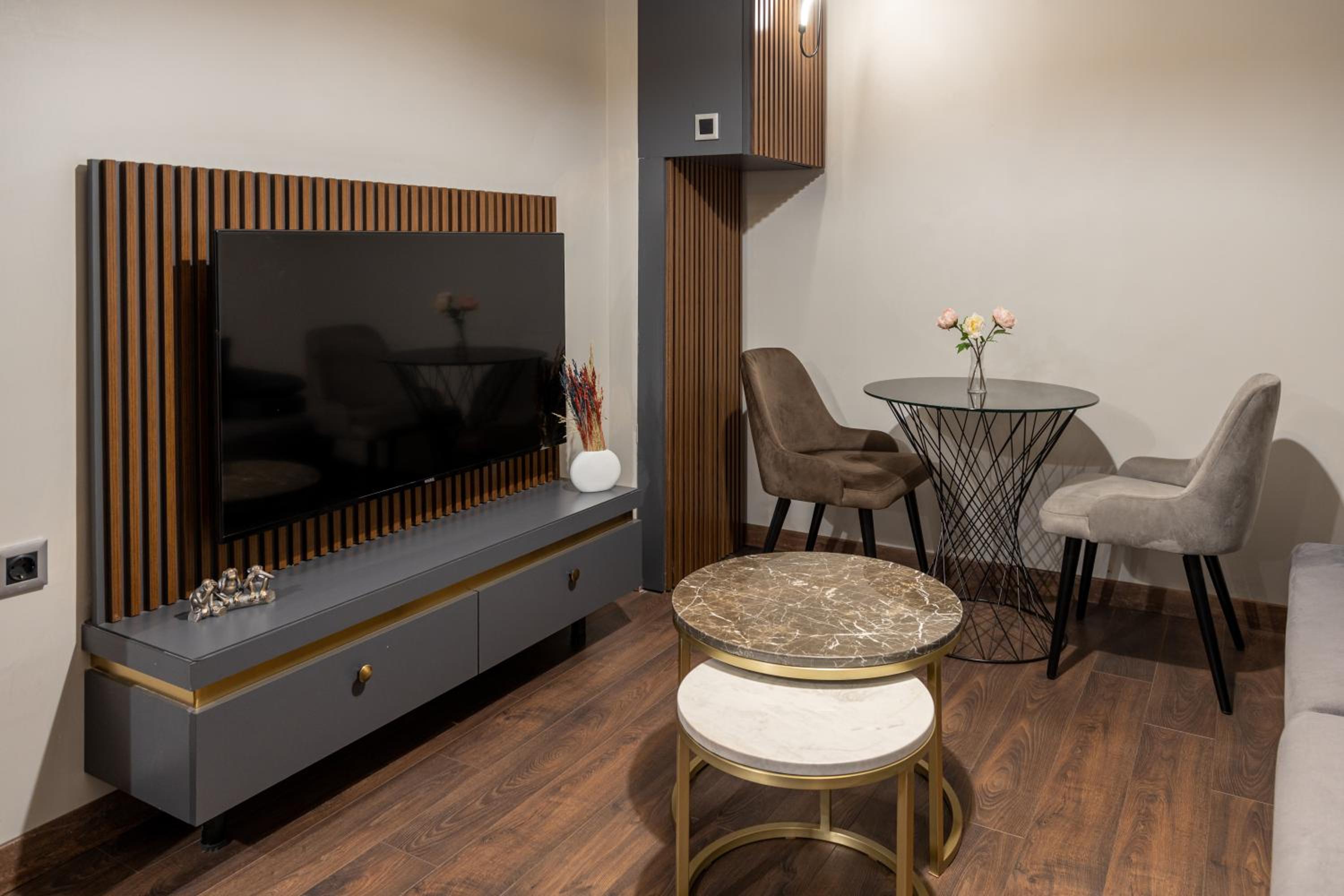 Suite with Garden View