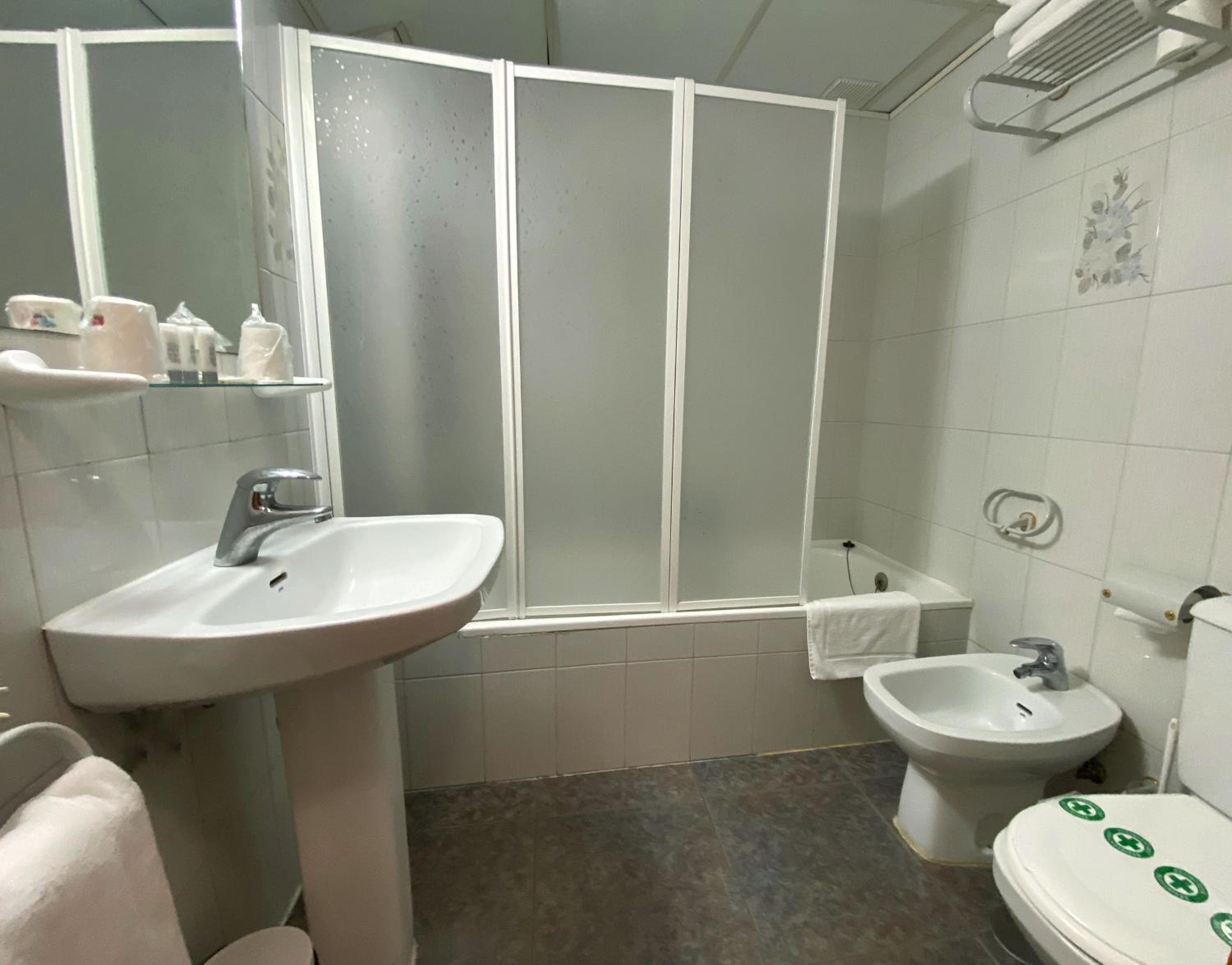 Standard Triple Room photo 3