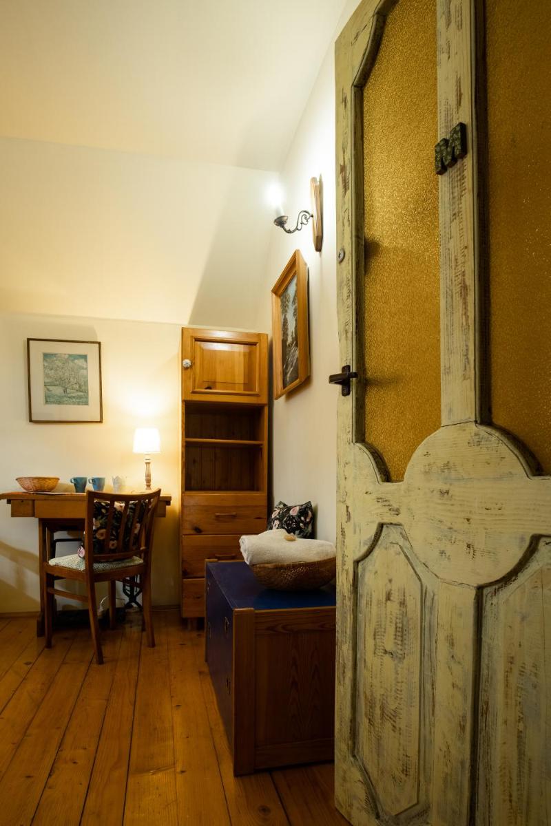 Twin Room with Shared Bathroom photo 1