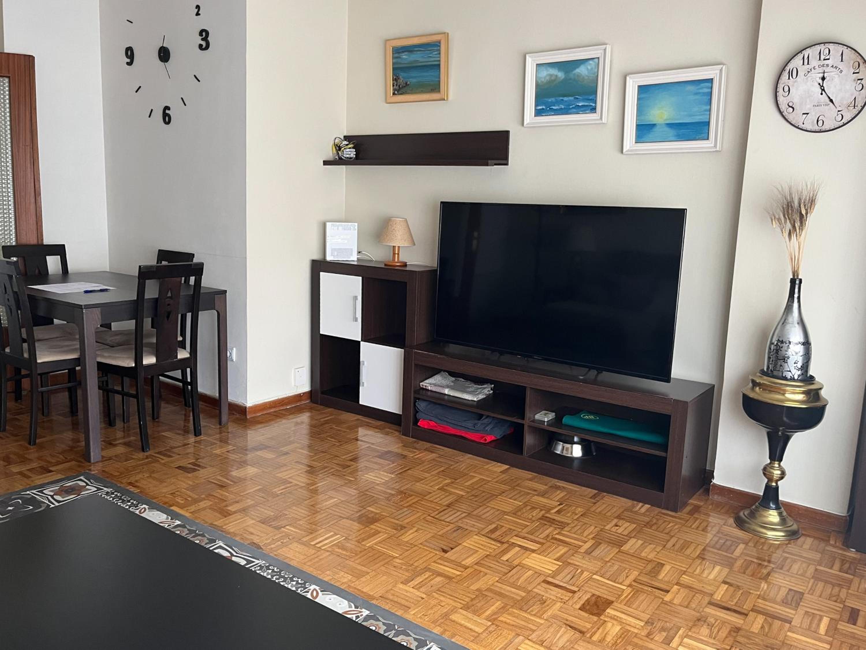 Three-Bedroom Apartment photo 2